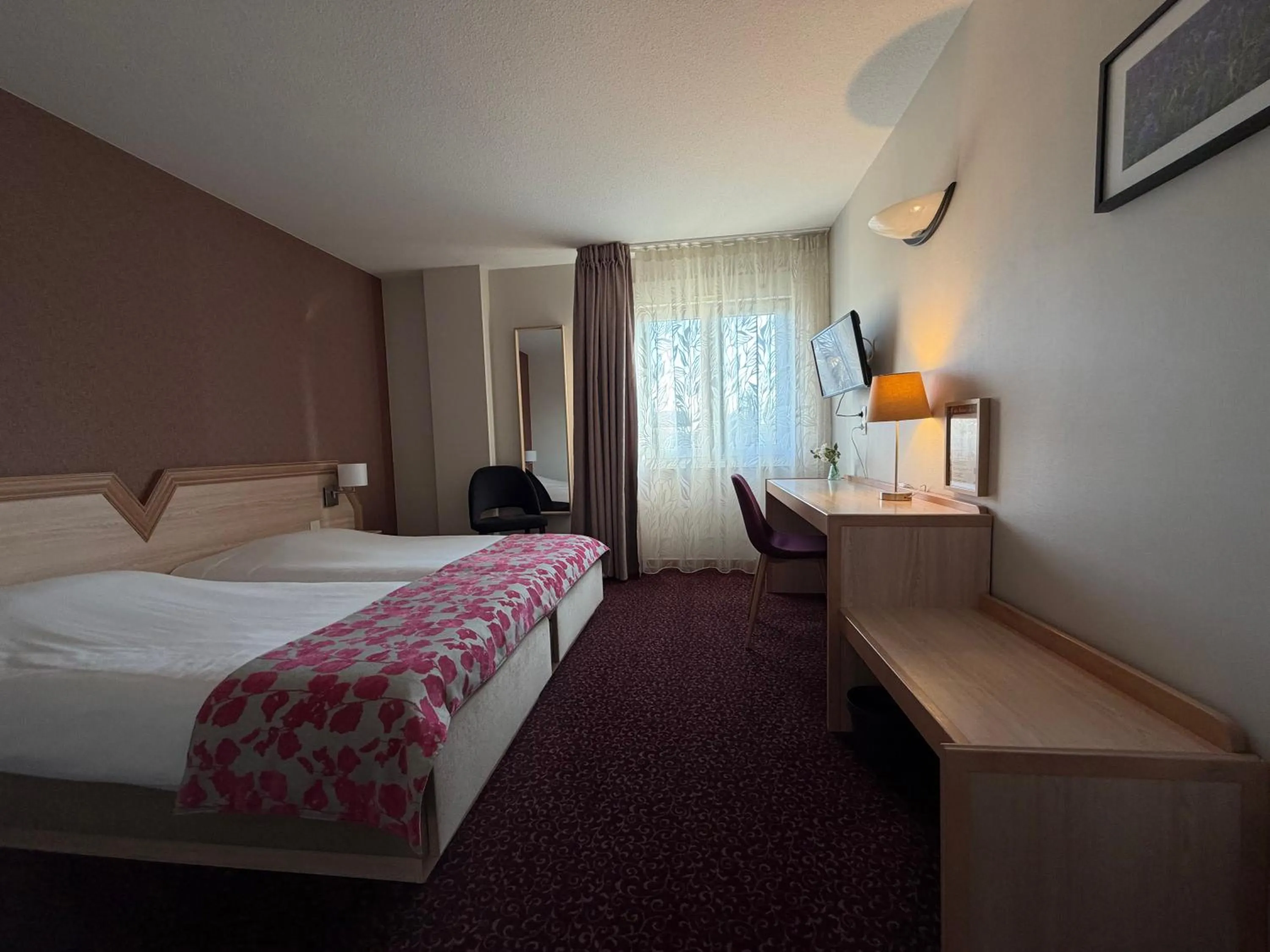 Photo of the whole room, Bed in Au Relais de l'Ill