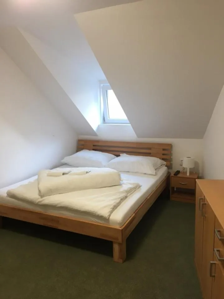 Bed in Mikulov - Inn - hotel s vinným sklepem Venuše