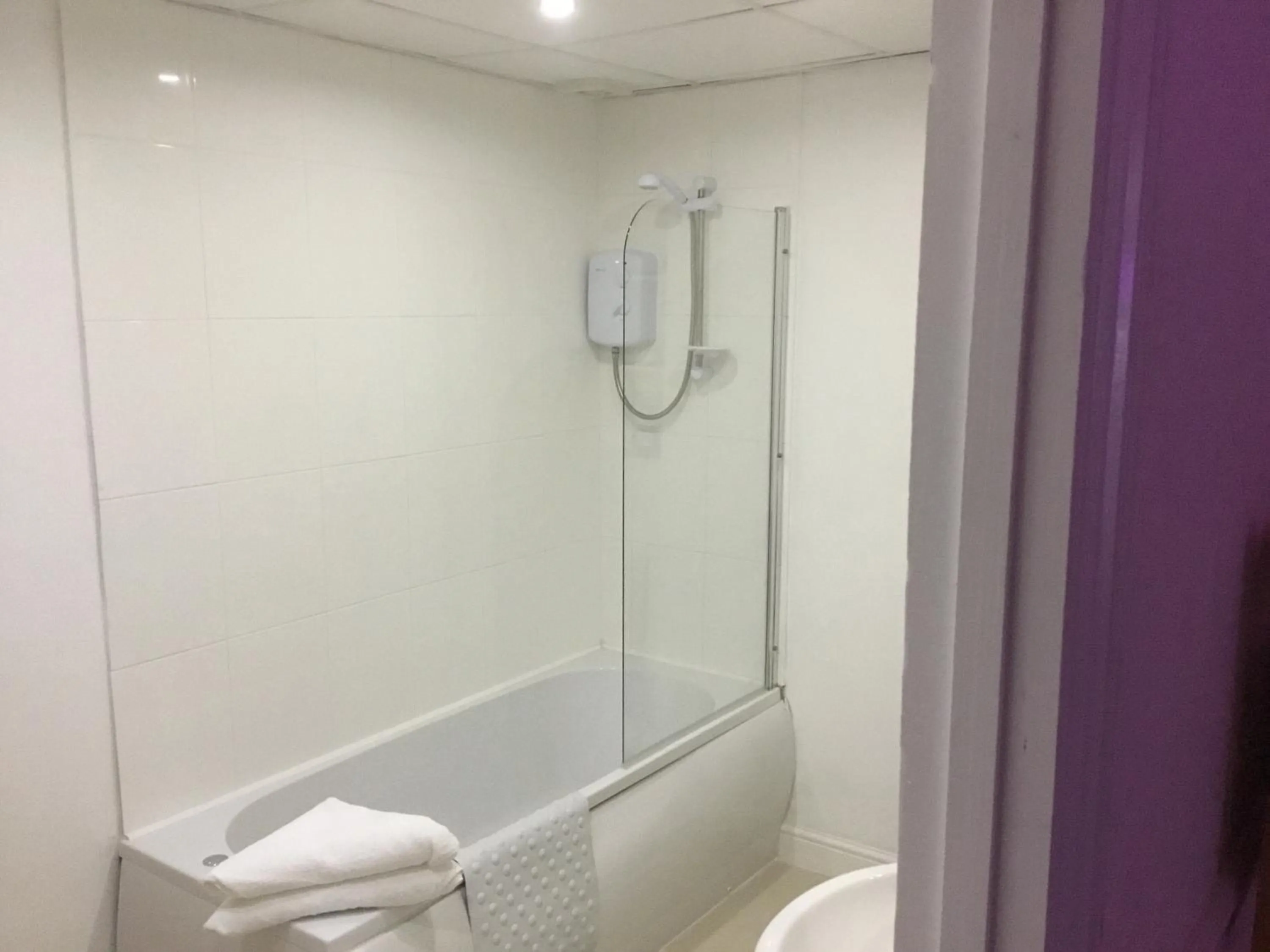 Bathroom in Danescourt Lodge