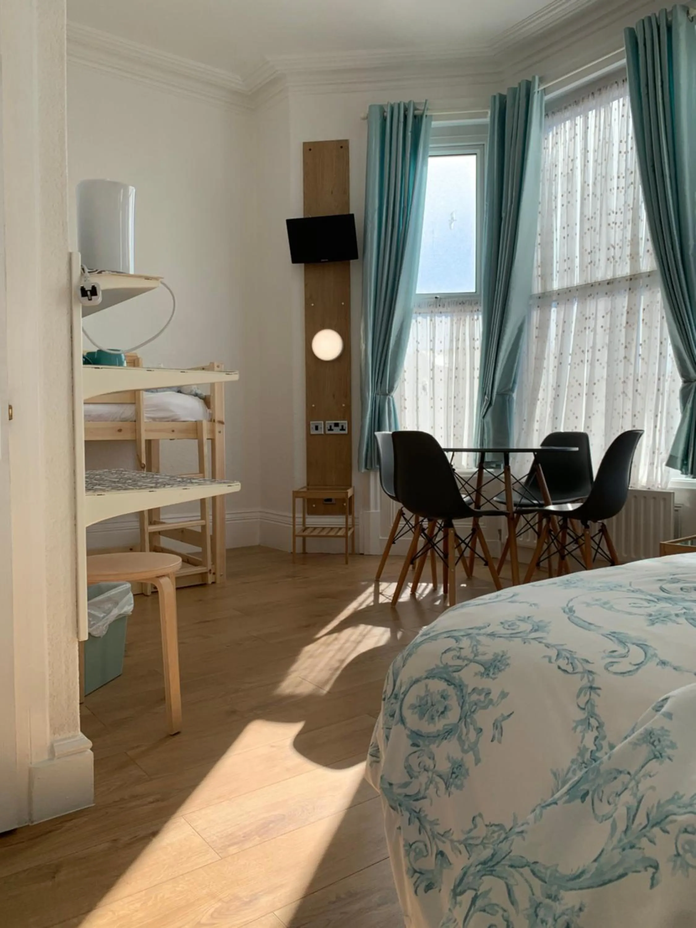 Family, Bed in Danescourt Lodge