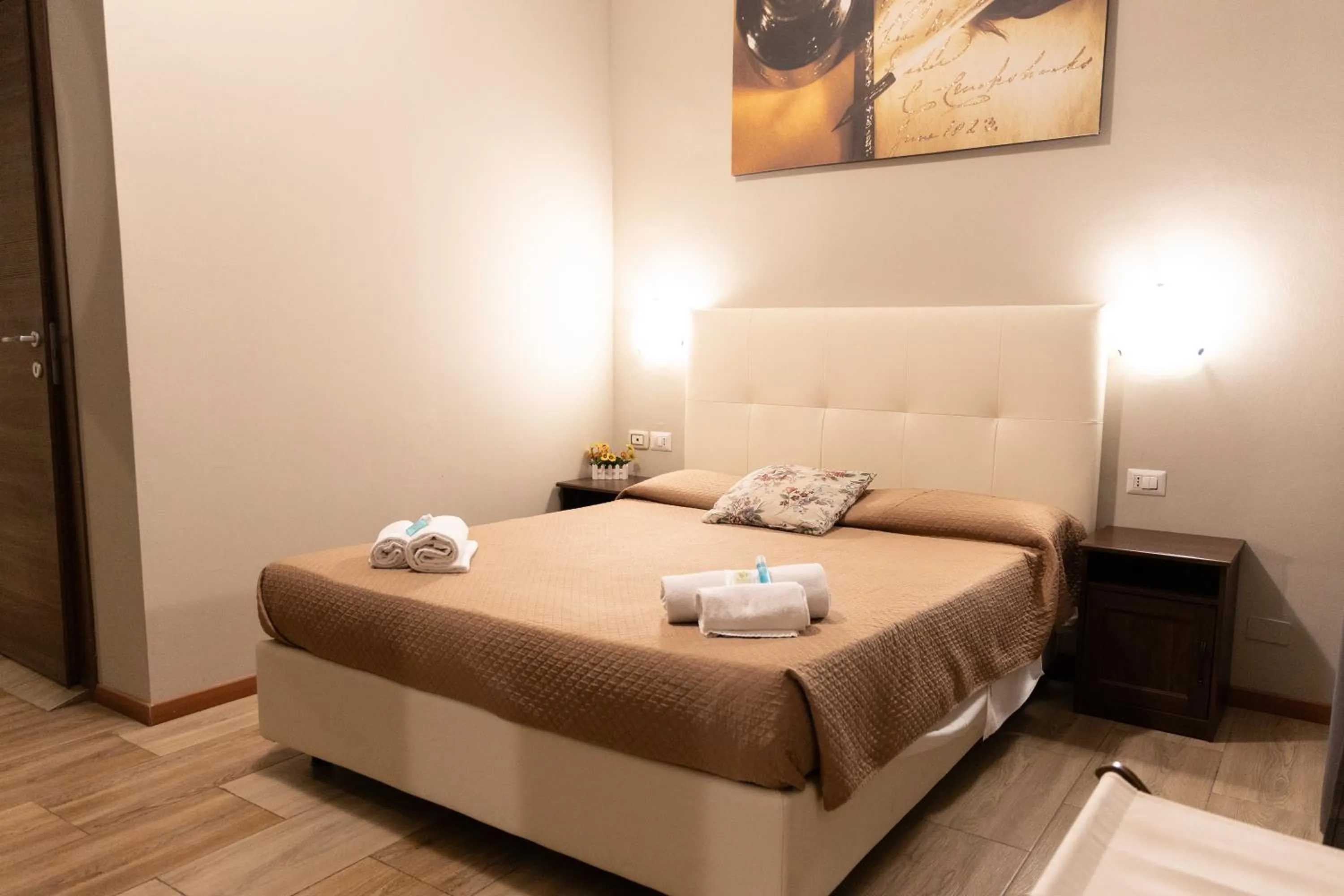 Bedroom, Bed in Golden Milano Hotel