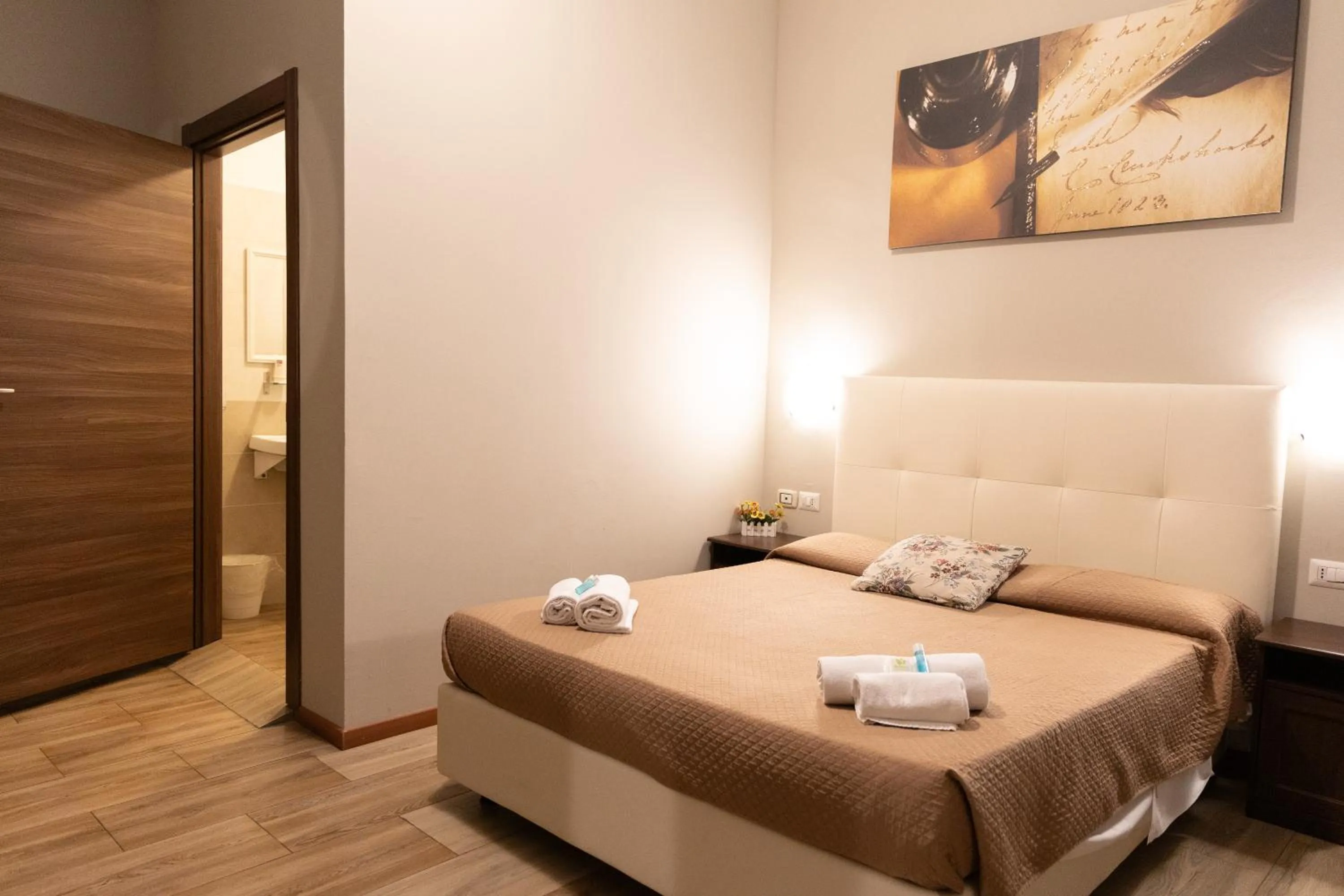 Bedroom, Bed in Golden Milano Hotel