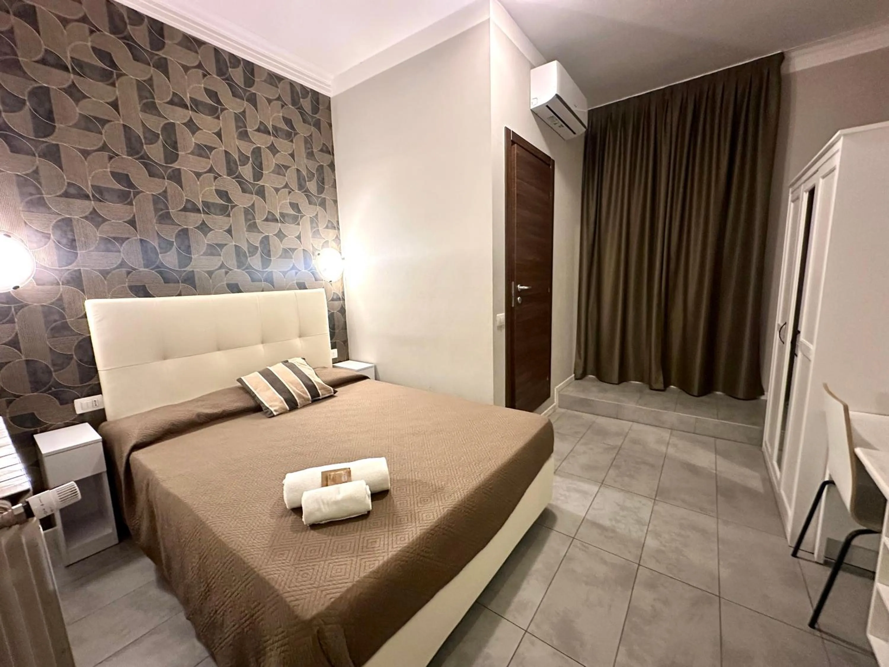 Bed in Golden Milano Hotel