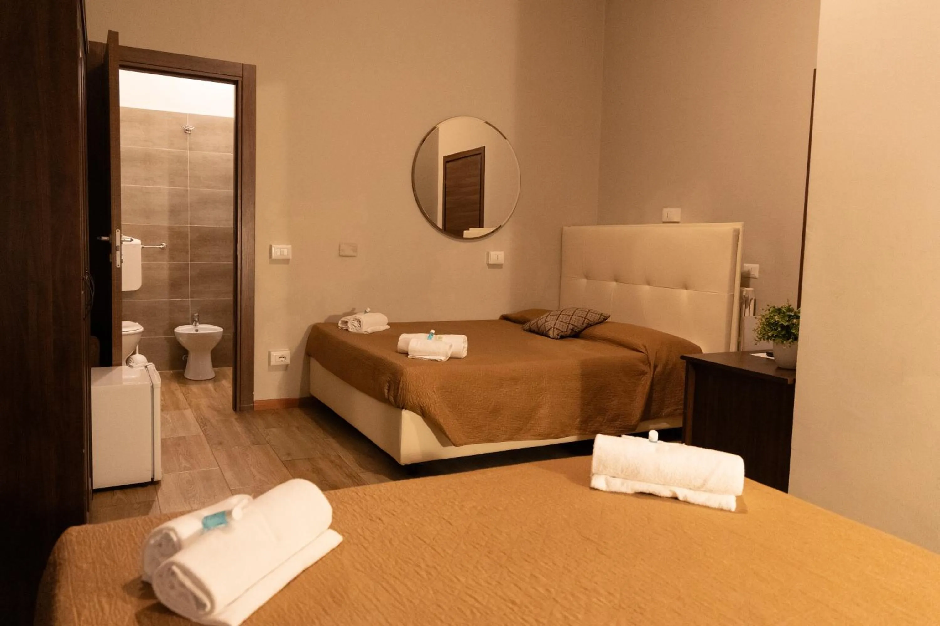 Bedroom, Bed in Golden Milano Hotel