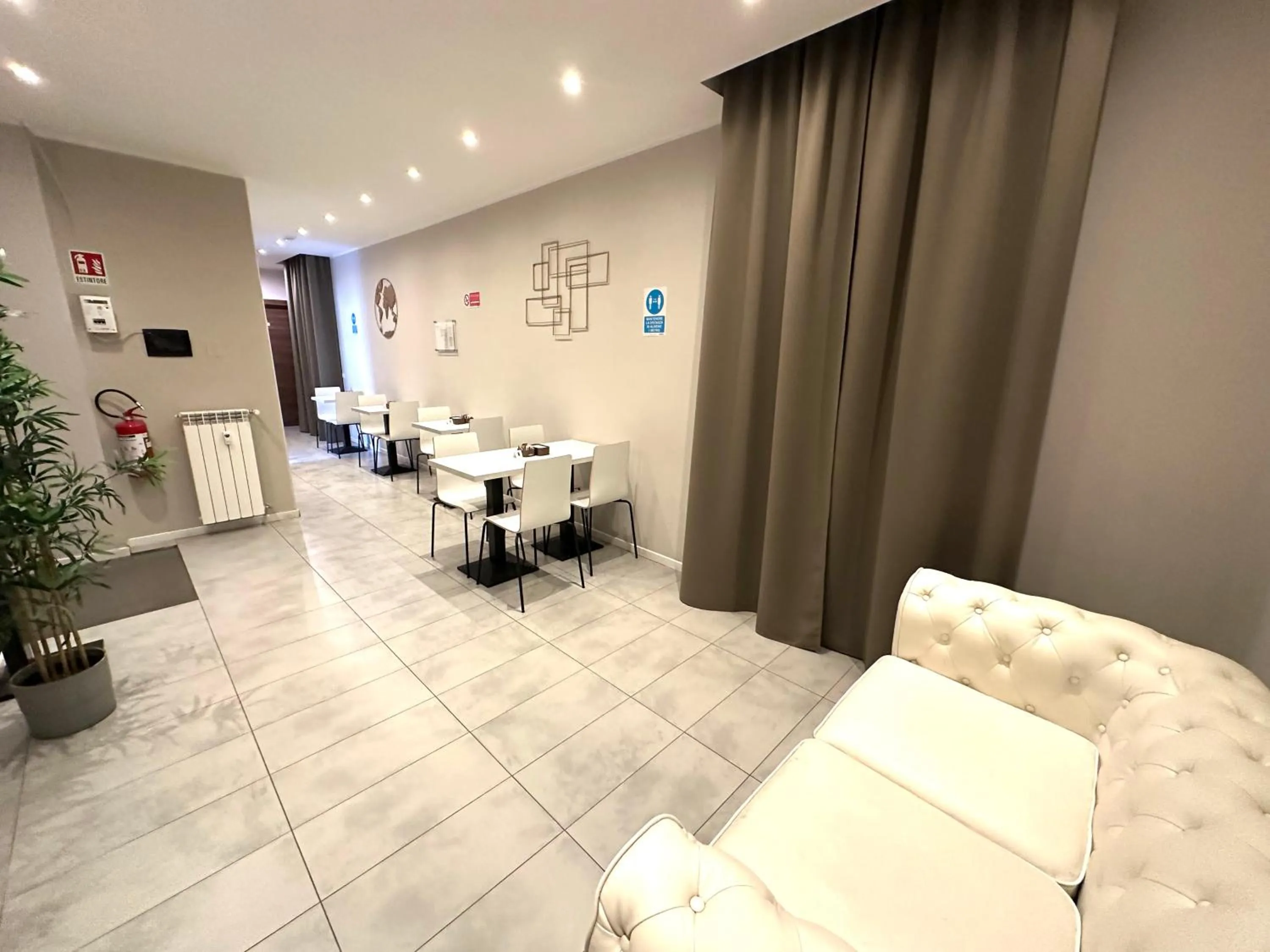 Dining area in Golden Milano Hotel