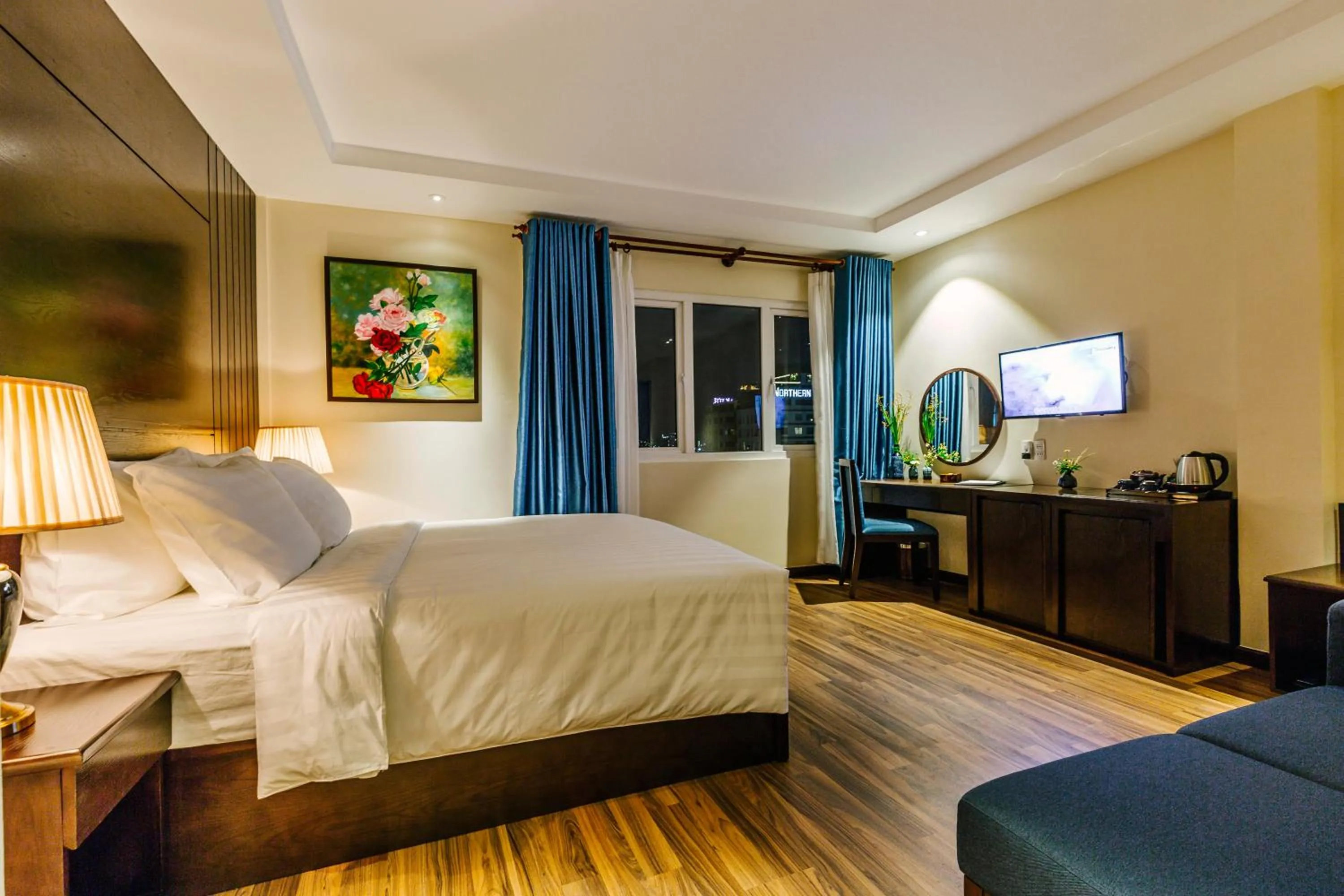 Bedroom, Bed in Roseland Sweet Hotel