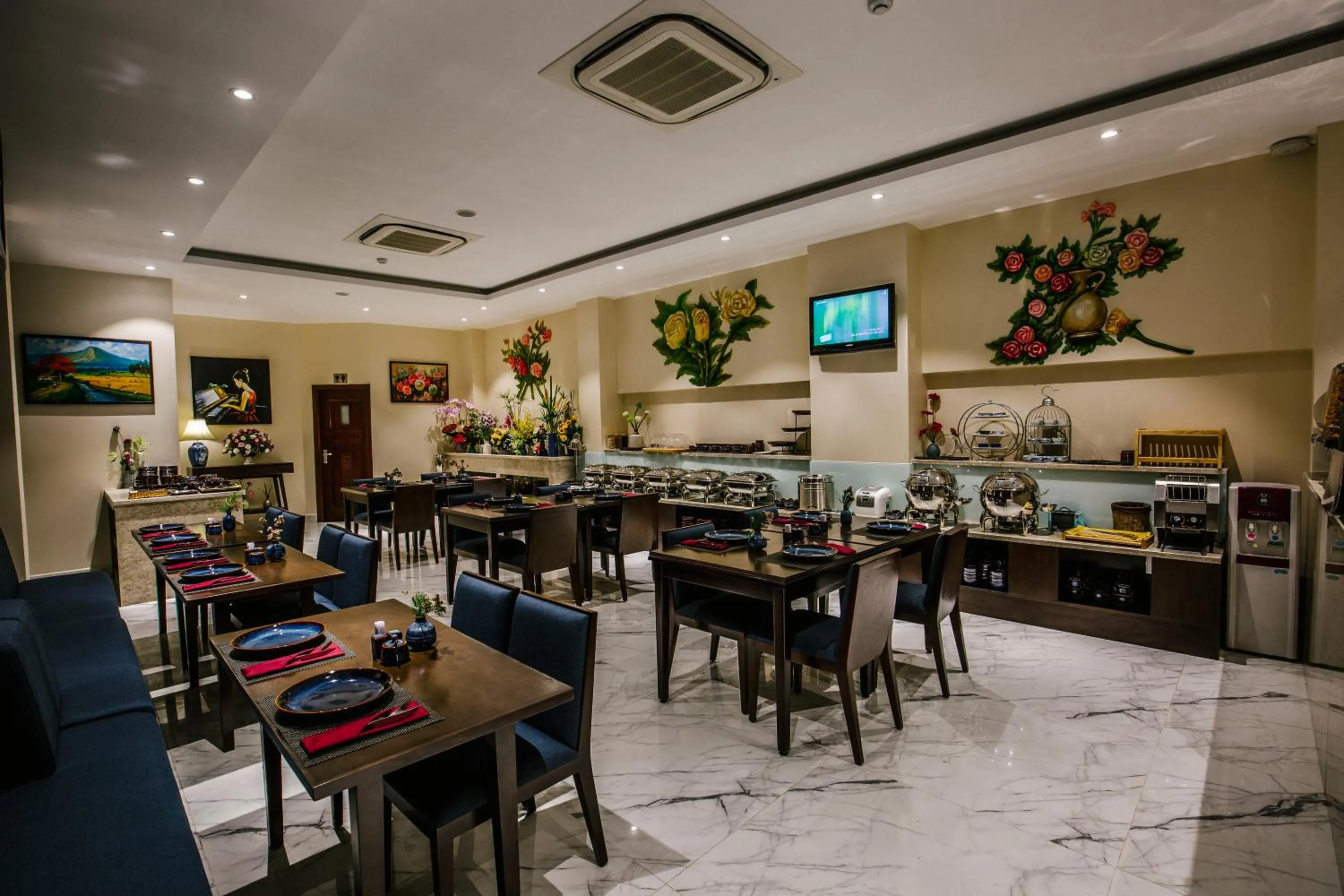 Restaurant/places to eat in Roseland Sweet Hotel