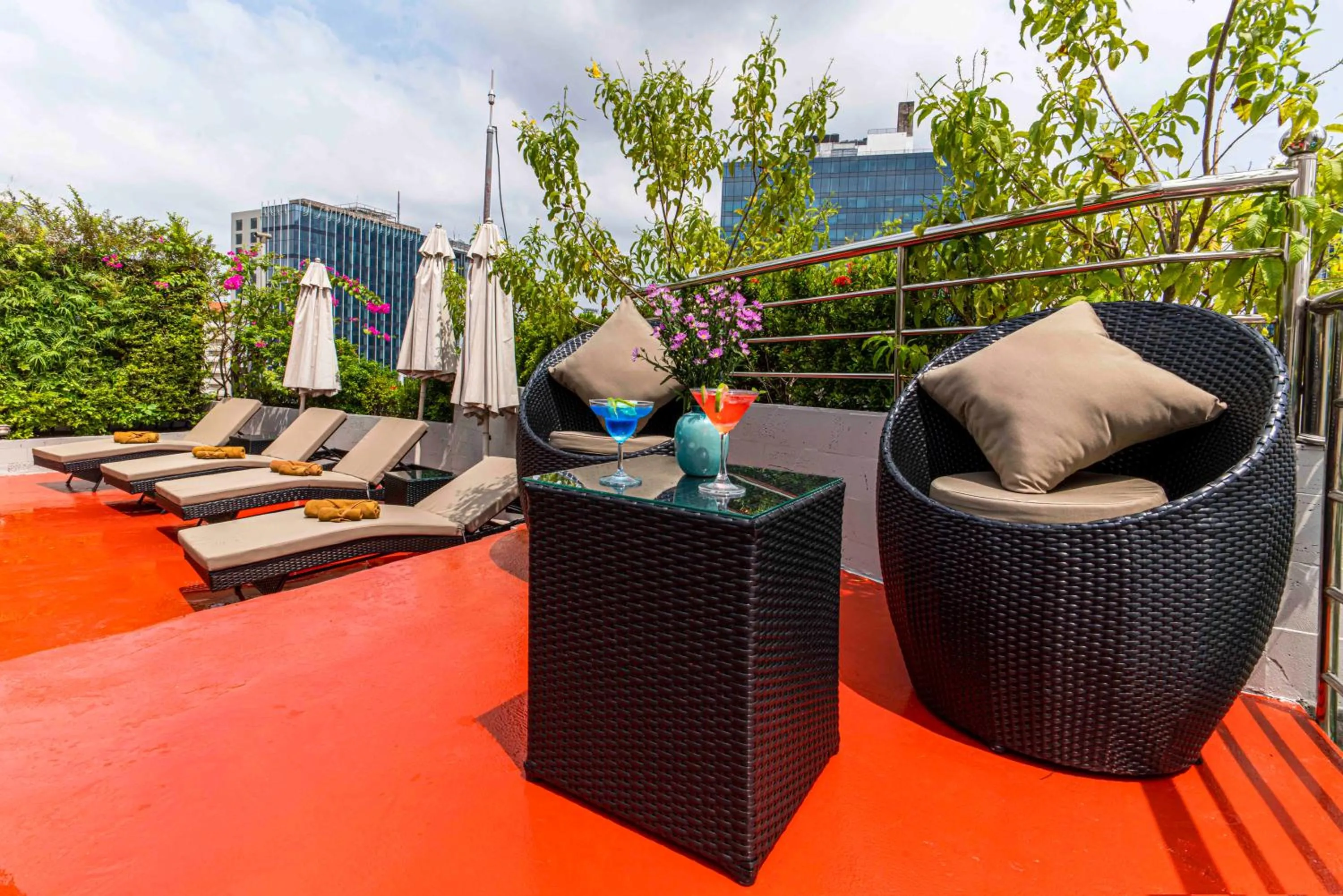 Pool view in Roseland Sweet Hotel