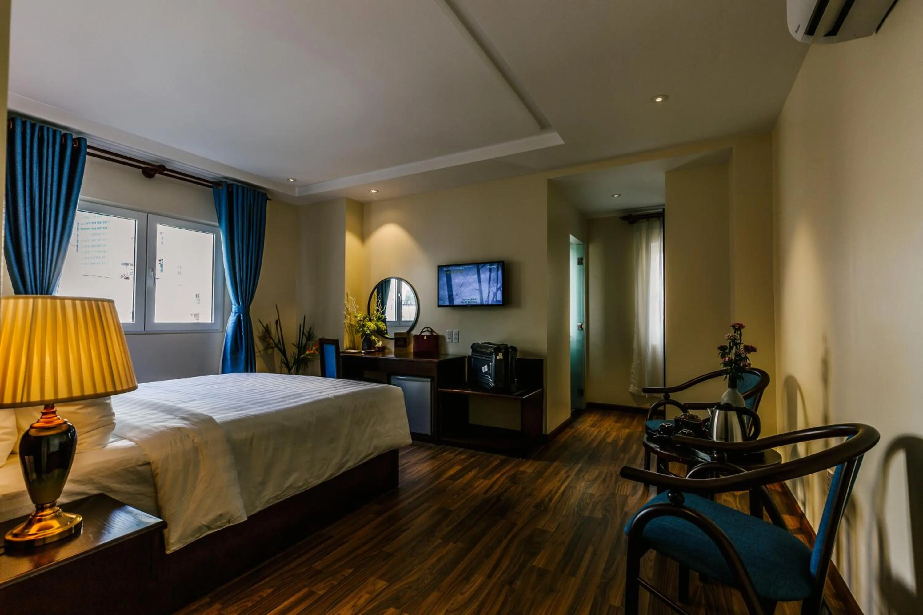 Photo of the whole room, Bed in Roseland Sweet Hotel