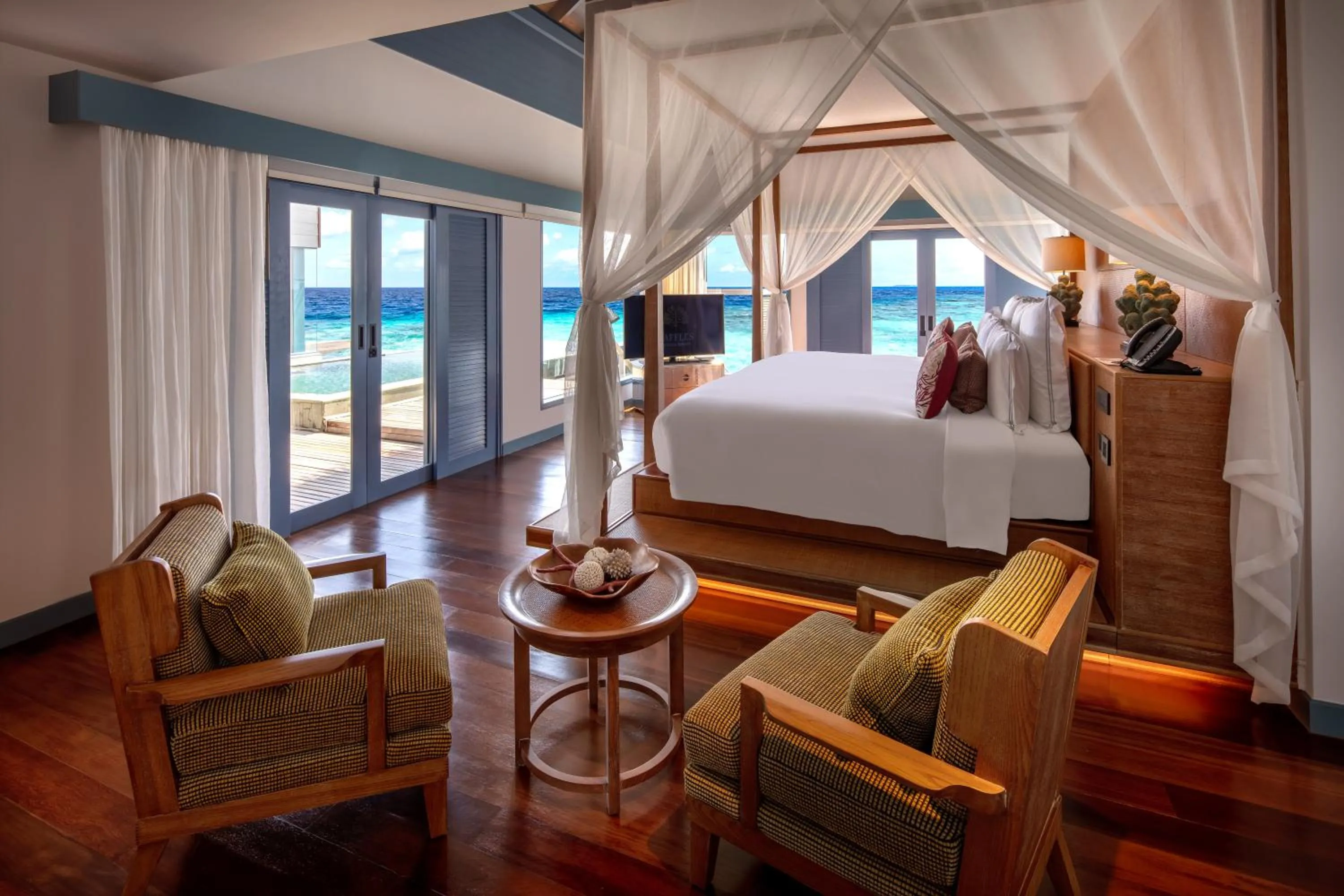 Photo of the whole room, Bed in Raffles Maldives Meradhoo