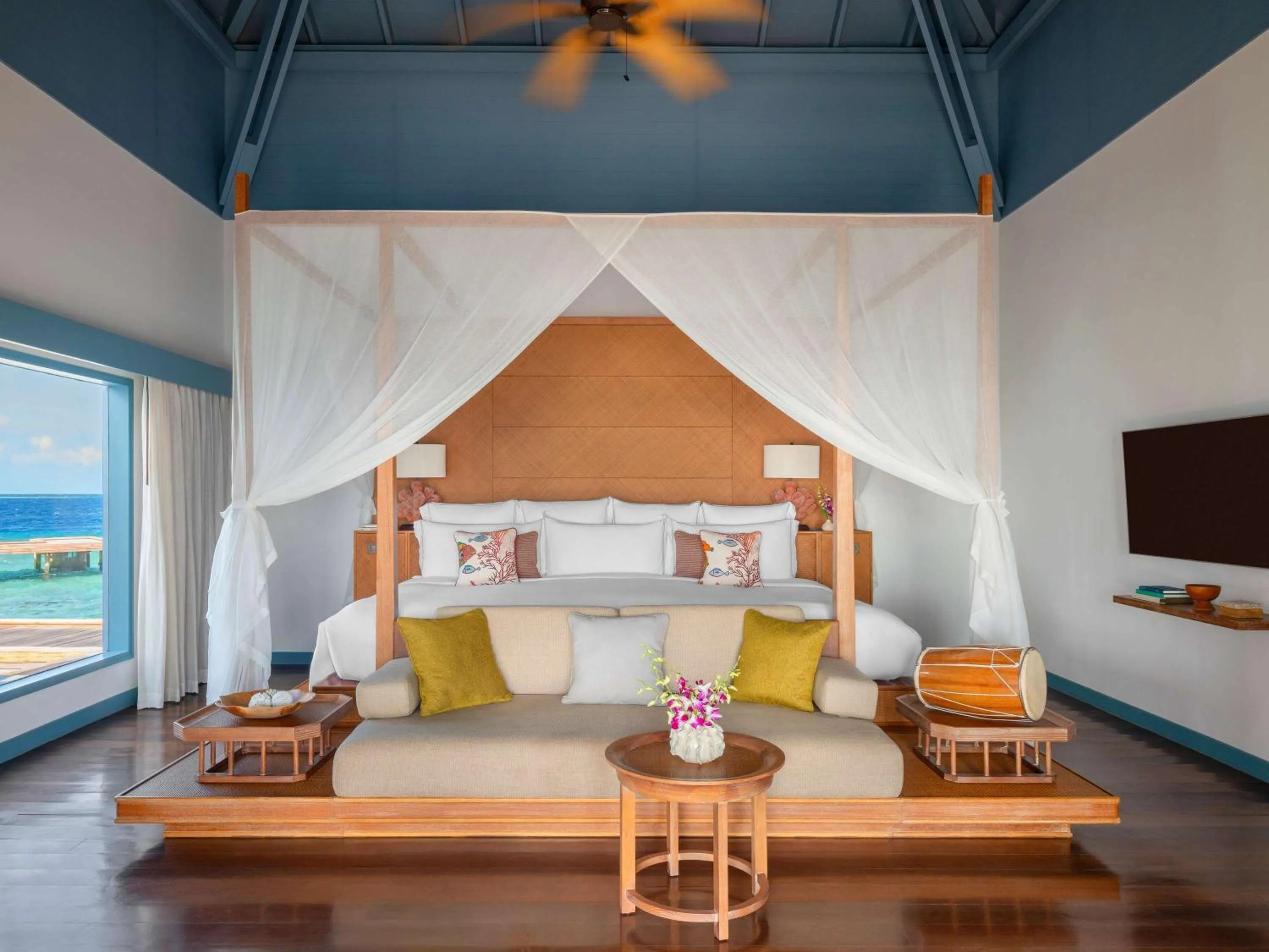 Bedroom, Bed in Raffles Maldives Meradhoo