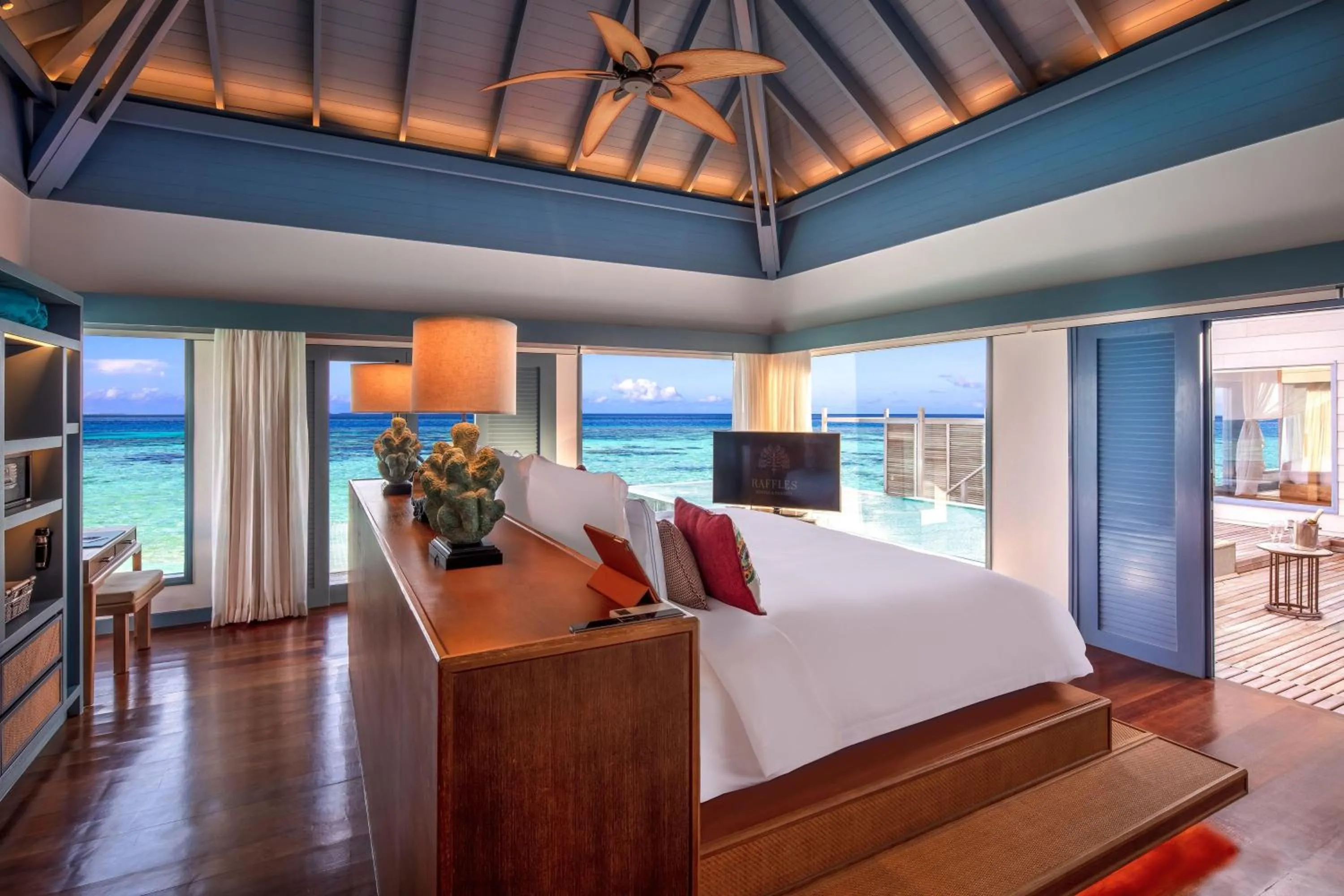 Bedroom, Bed in Raffles Maldives Meradhoo