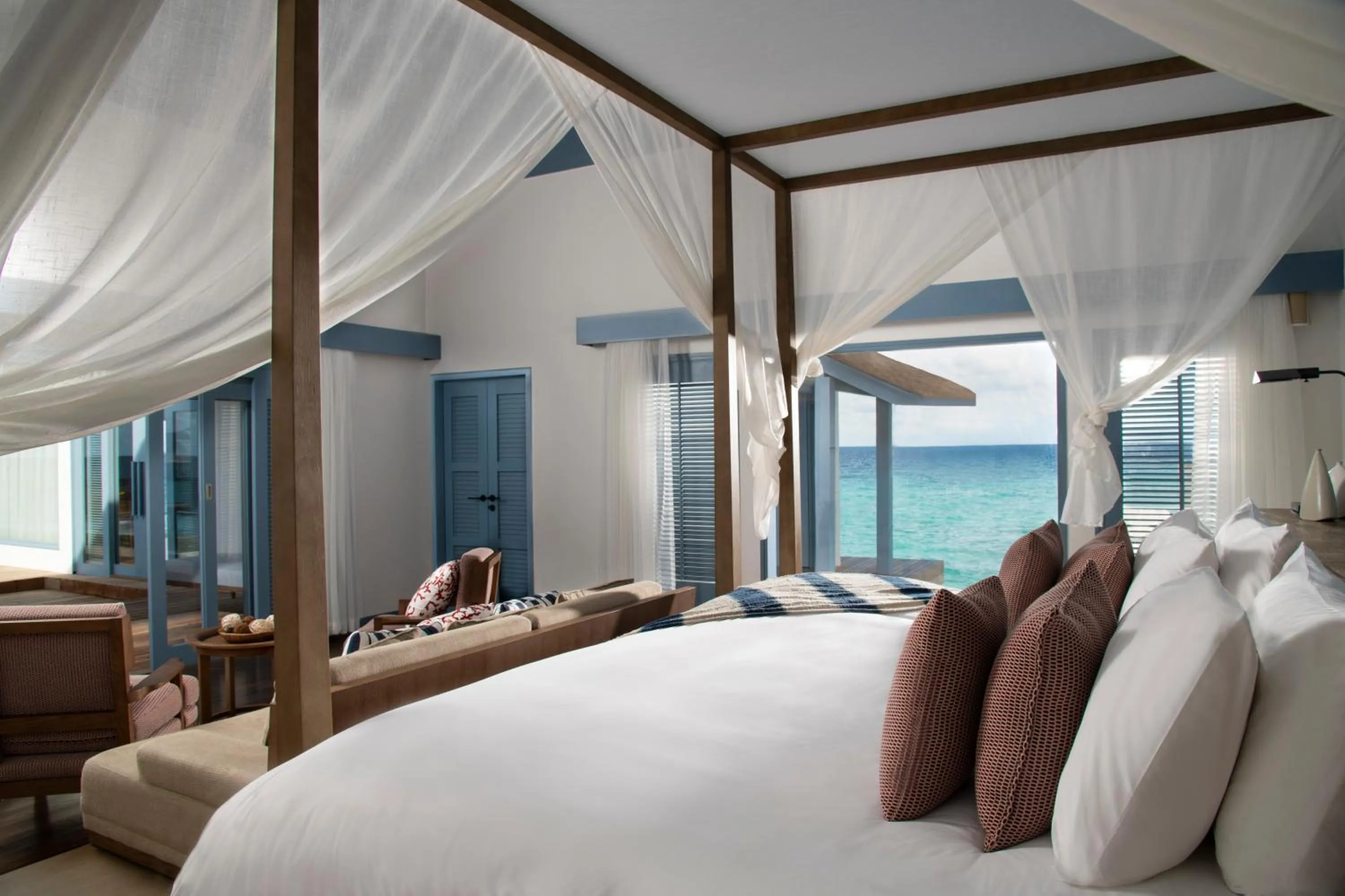 Photo of the whole room, Bed in Raffles Maldives Meradhoo