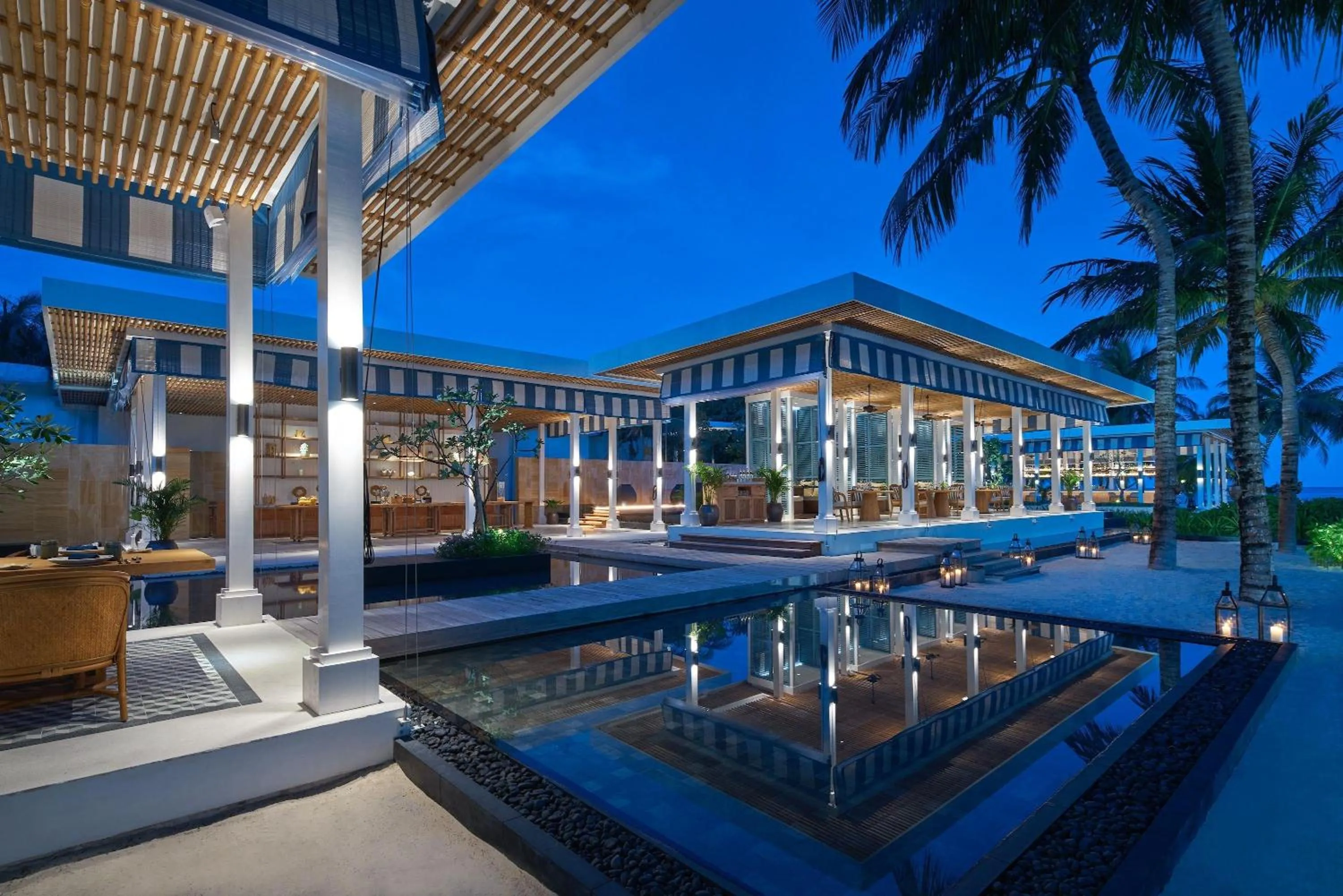 Restaurant/places to eat in Raffles Maldives Meradhoo