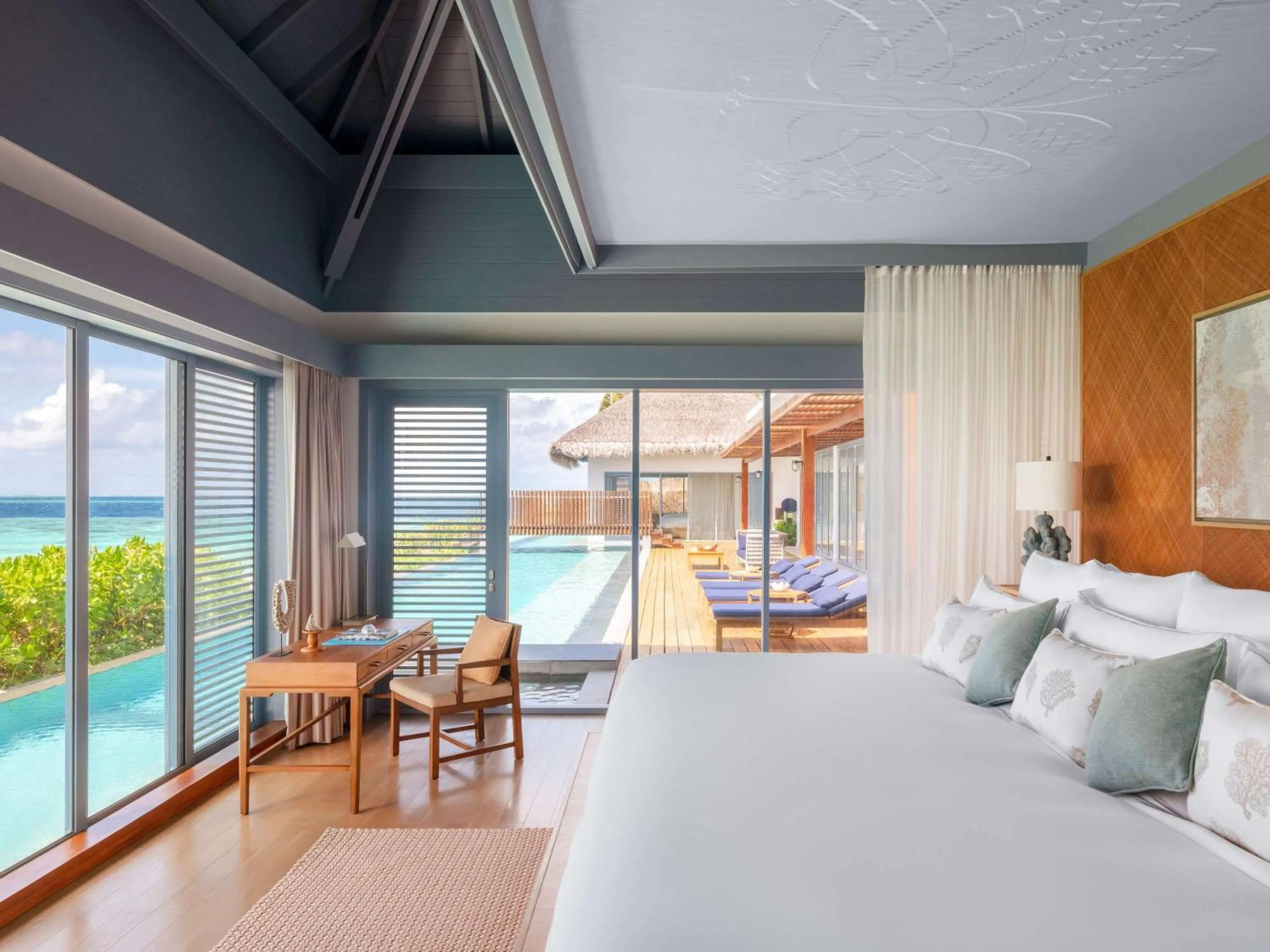 Bedroom, Bed in Raffles Maldives Meradhoo