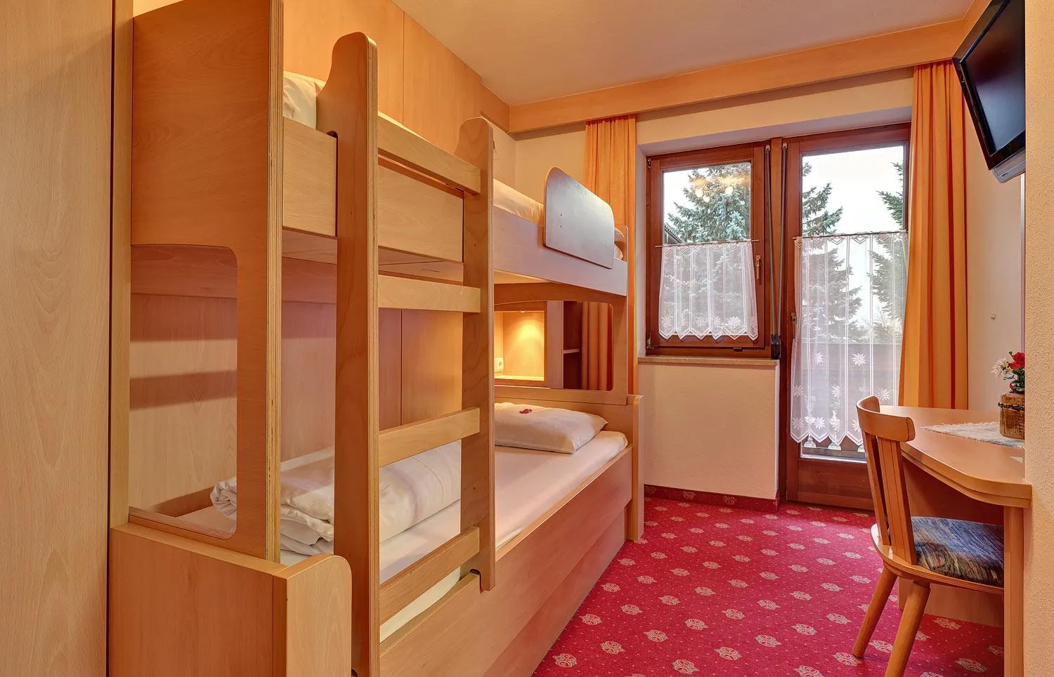 Bed in Hotel Gisserhof - Dolomea Hotel