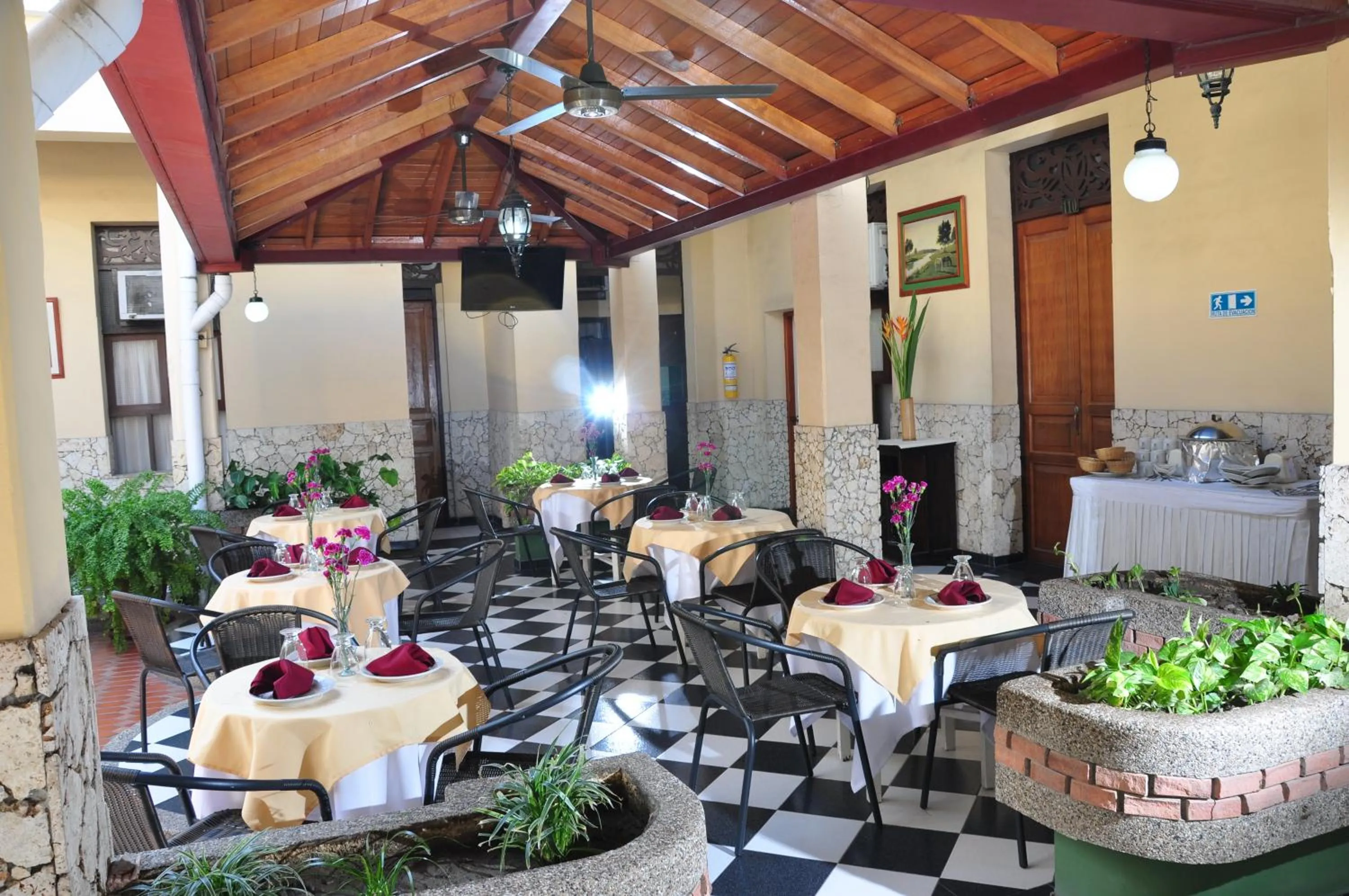 Restaurant/places to eat in Hotel Bahia Blanca Santa Marta Frente al Mar