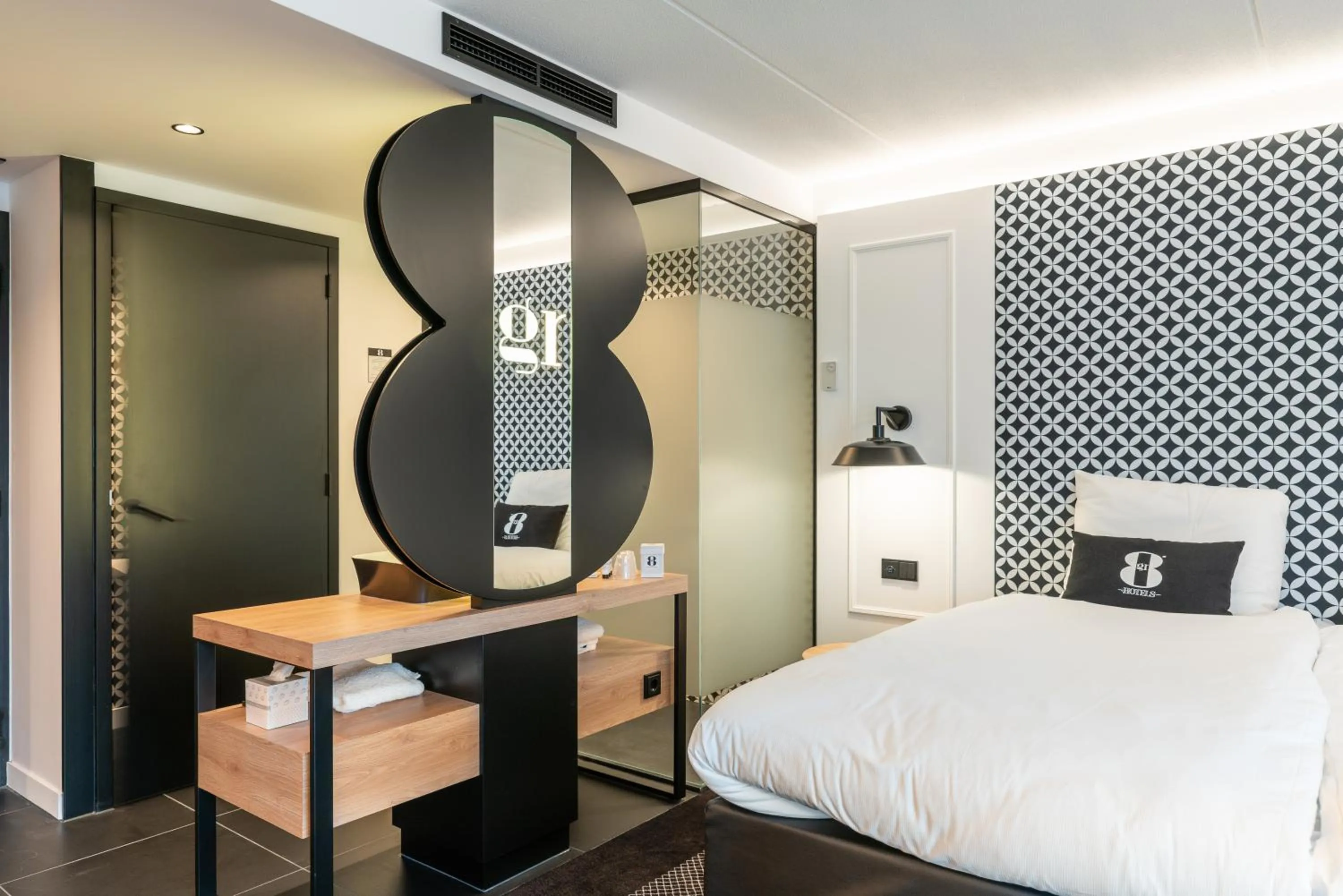 Bathroom, Bed in Gr8 Hotel Sevenum