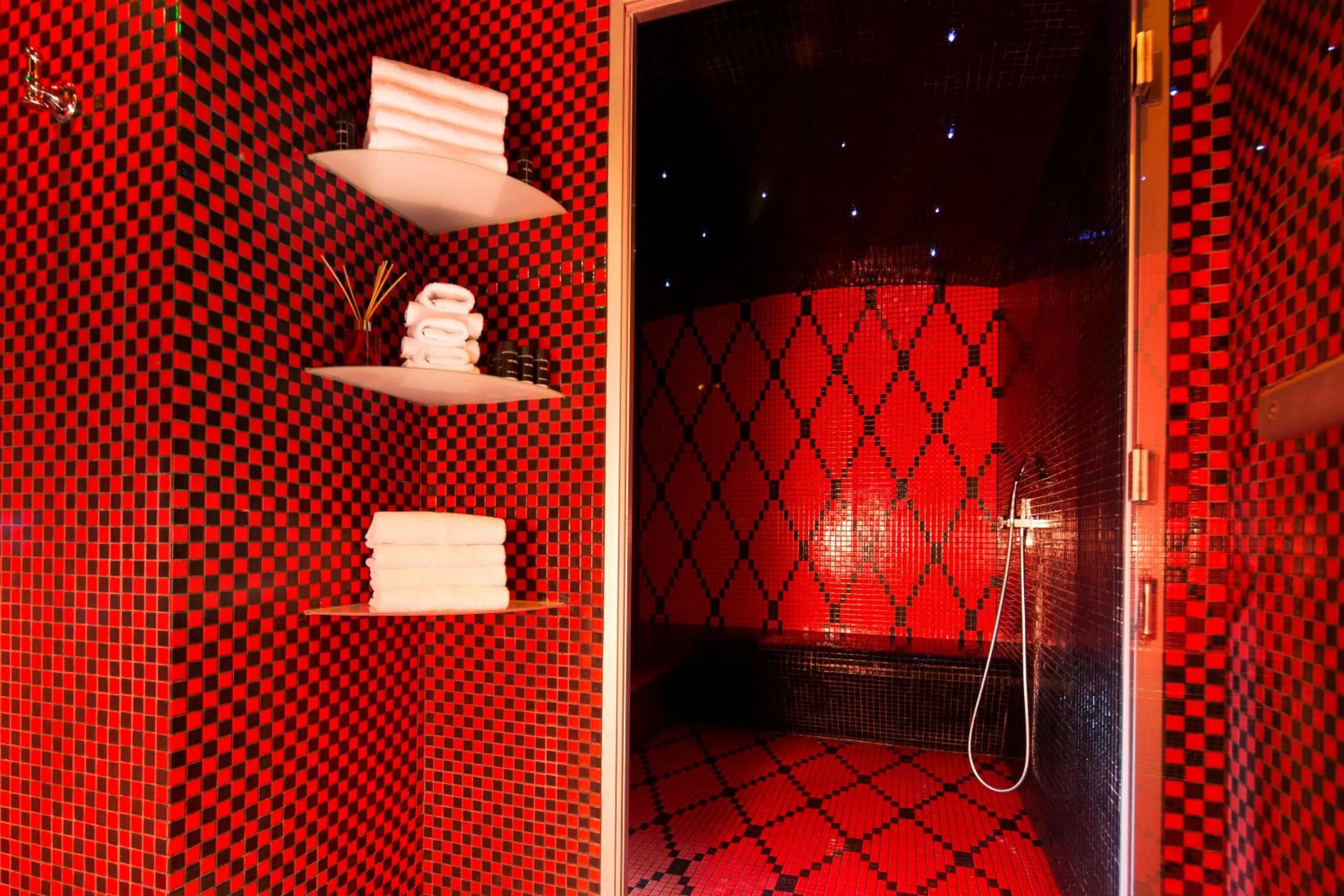 Steam room in Hôtel Vice Versa