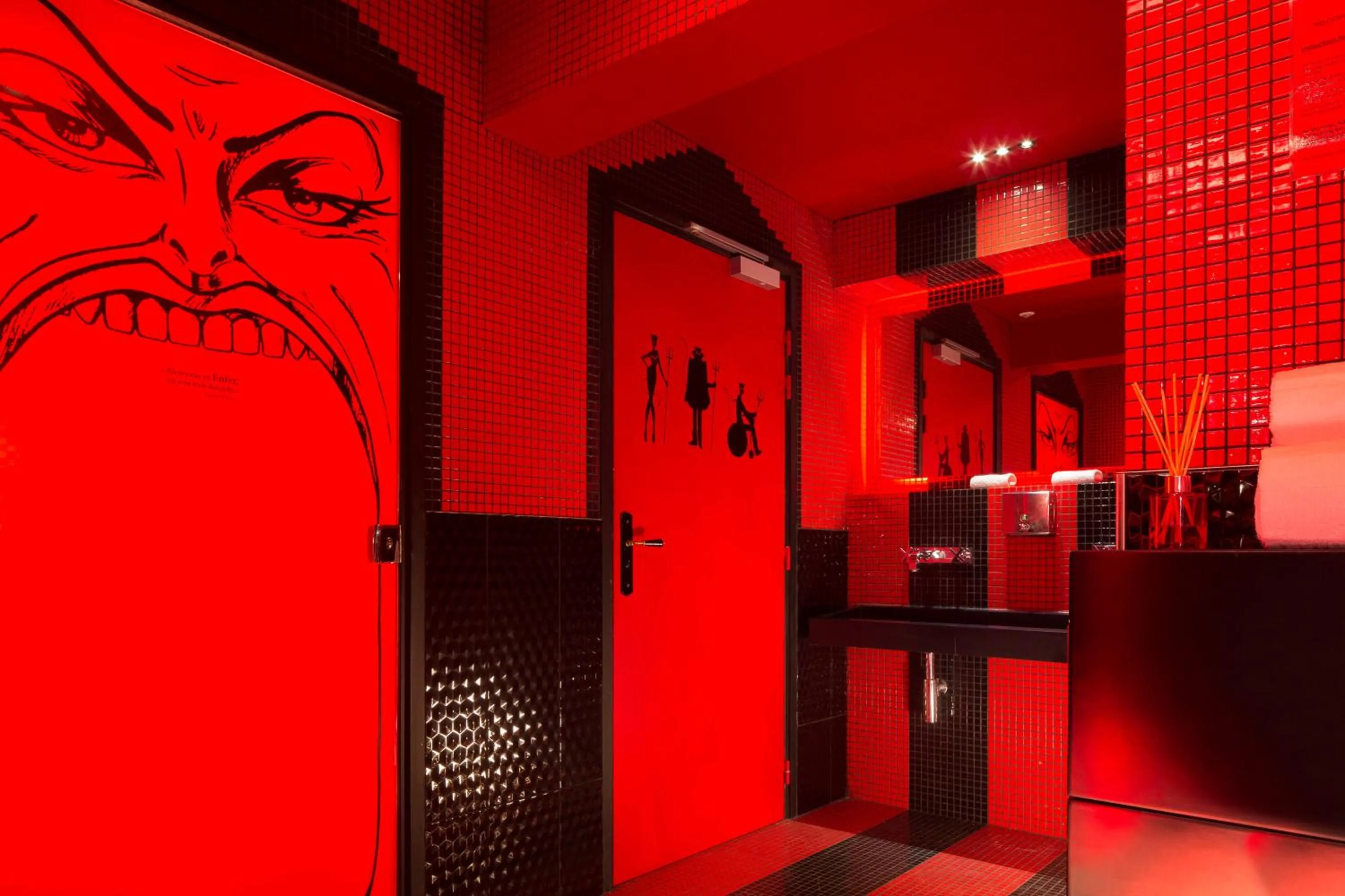 Steam room in Hôtel Vice Versa