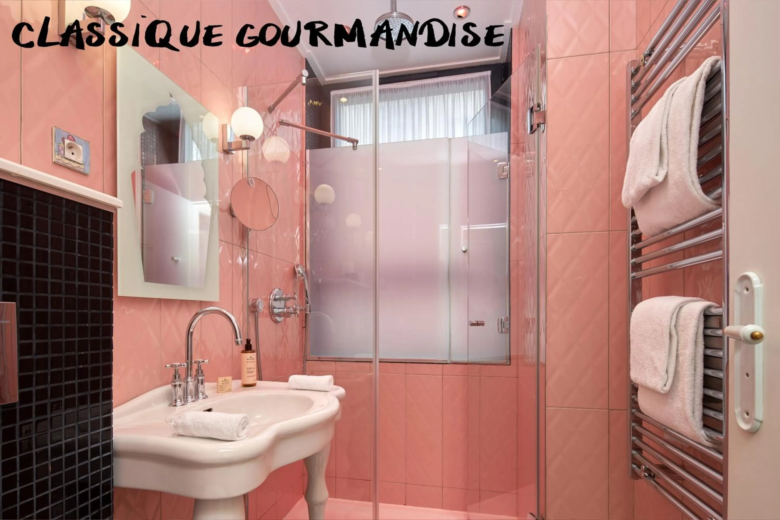 Shower in Hôtel Vice Versa