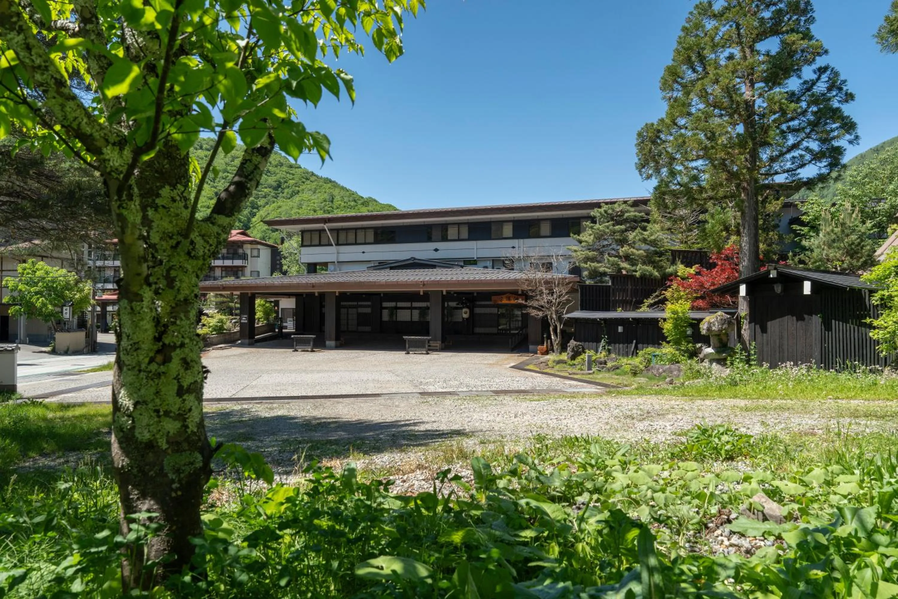 Property building in Hirayukan