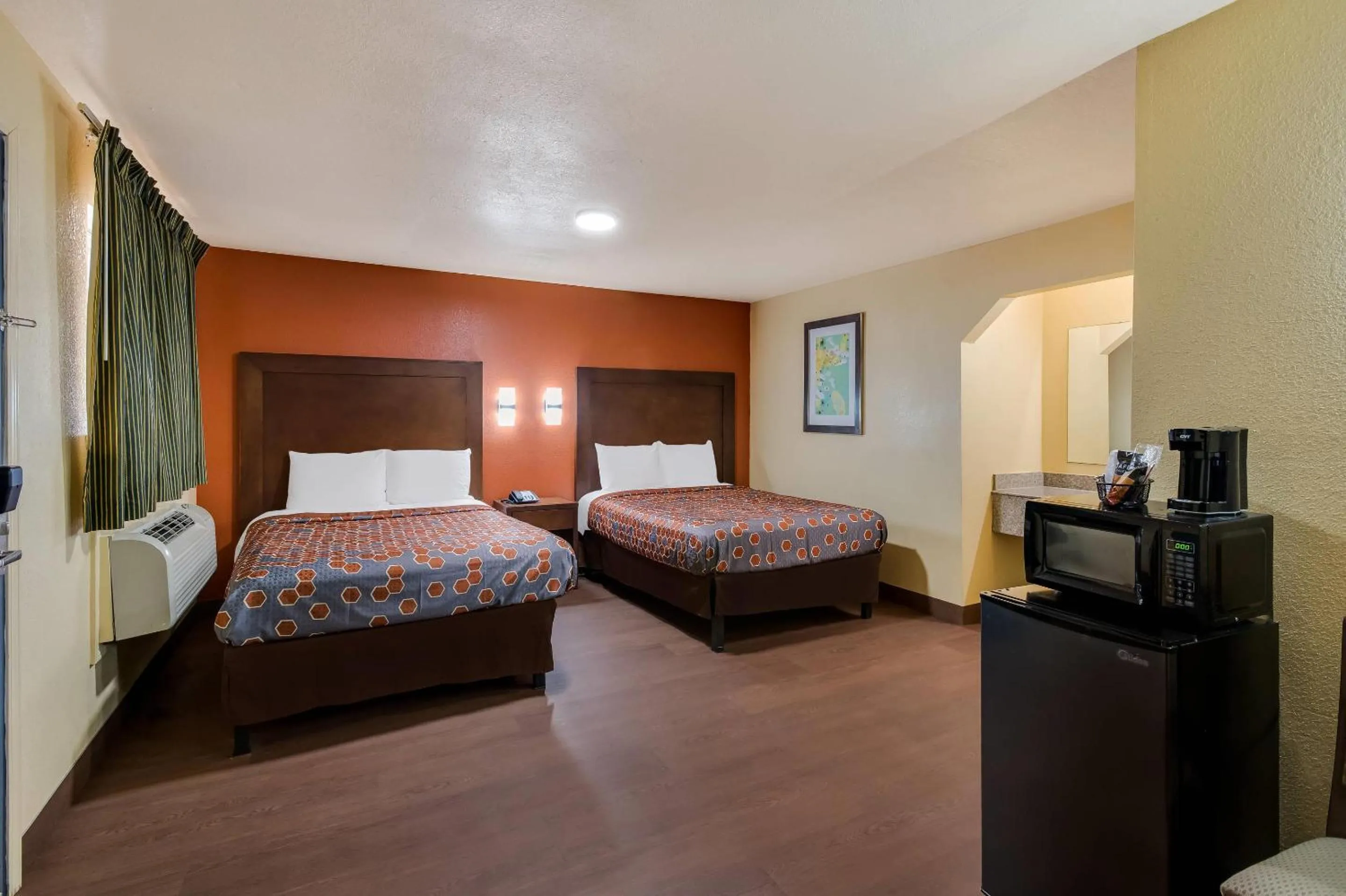 Bedroom, Bed in Rodeway Inn & Suites New Orleans East