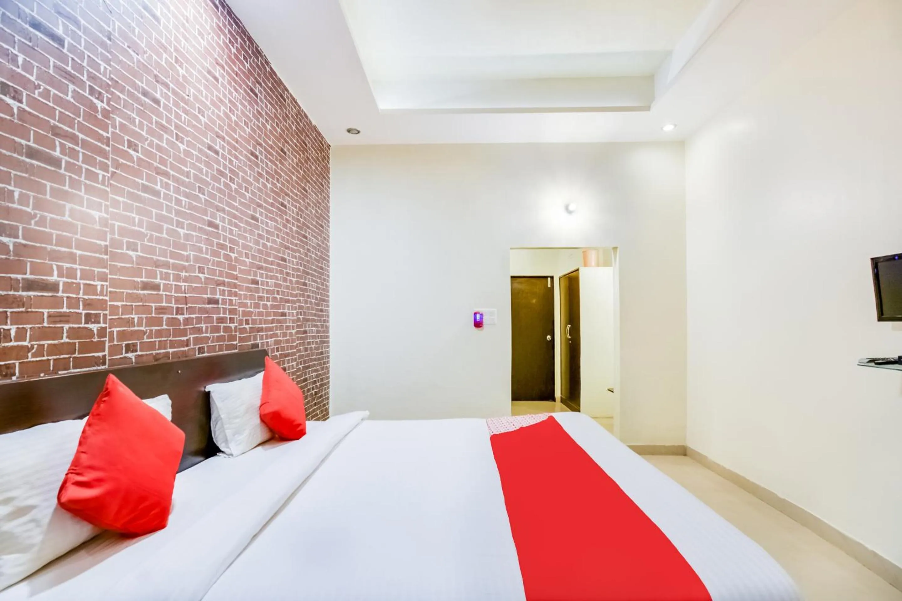 Bedroom, Bed in Hotel O The Thar Mid Way Hotel And Restaurant