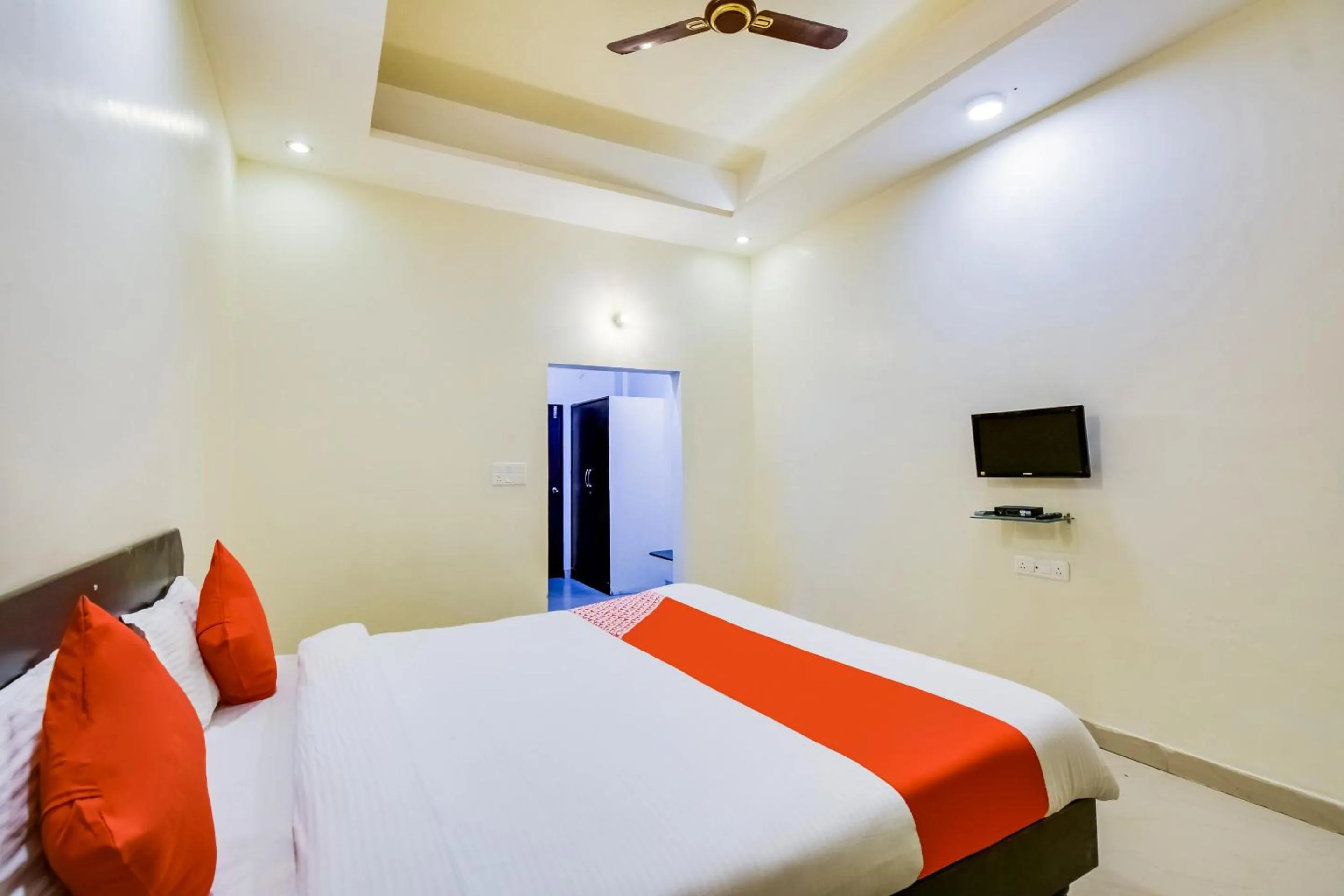 Bedroom, Bed in Hotel O The Thar Mid Way Hotel And Restaurant