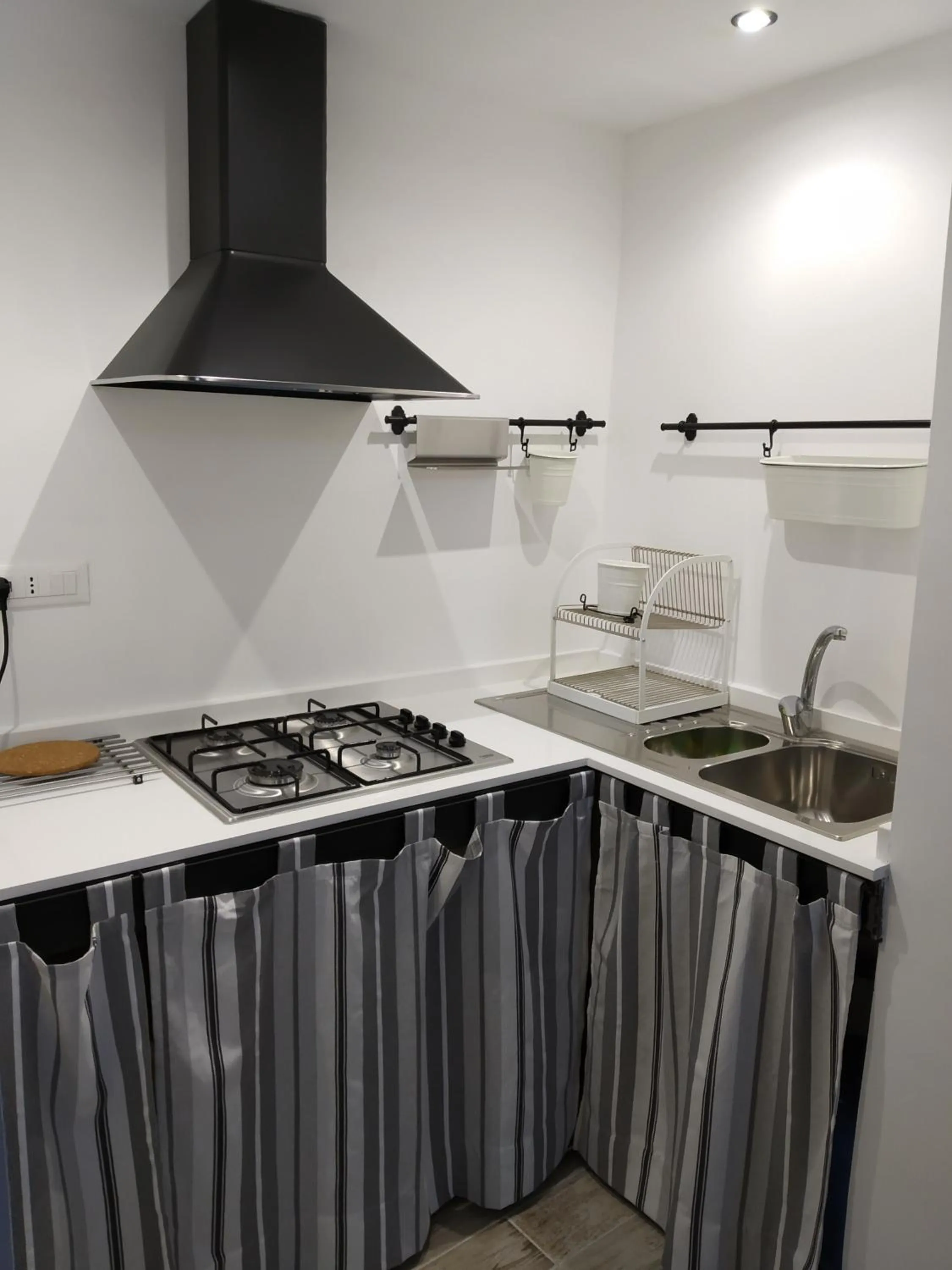 Kitchen or kitchenette in Dimora "I Santi Patroni"