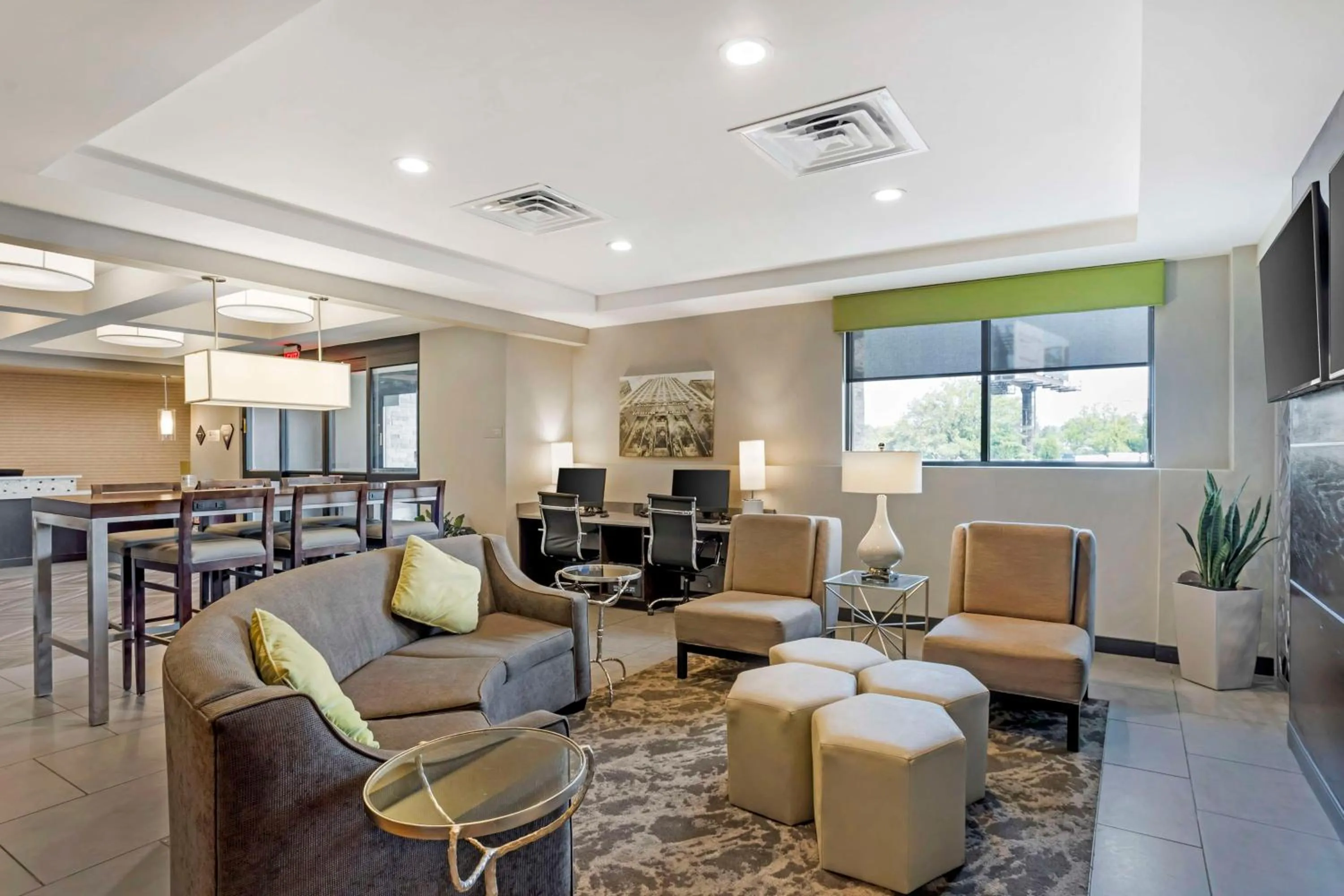 Lobby or reception in Best Western Plus Philadelphia-Pennsauken Hotel