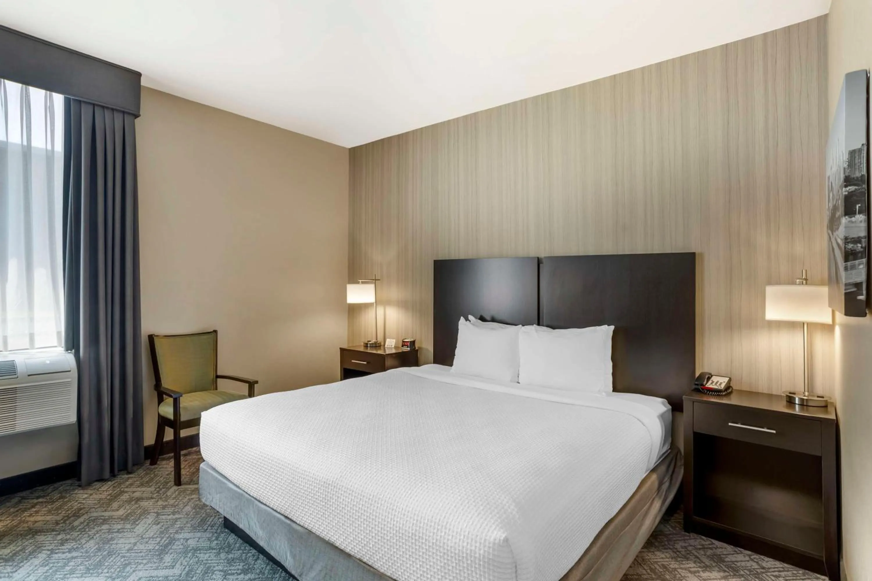 Bedroom, Bed in Best Western Plus Philadelphia-Pennsauken Hotel