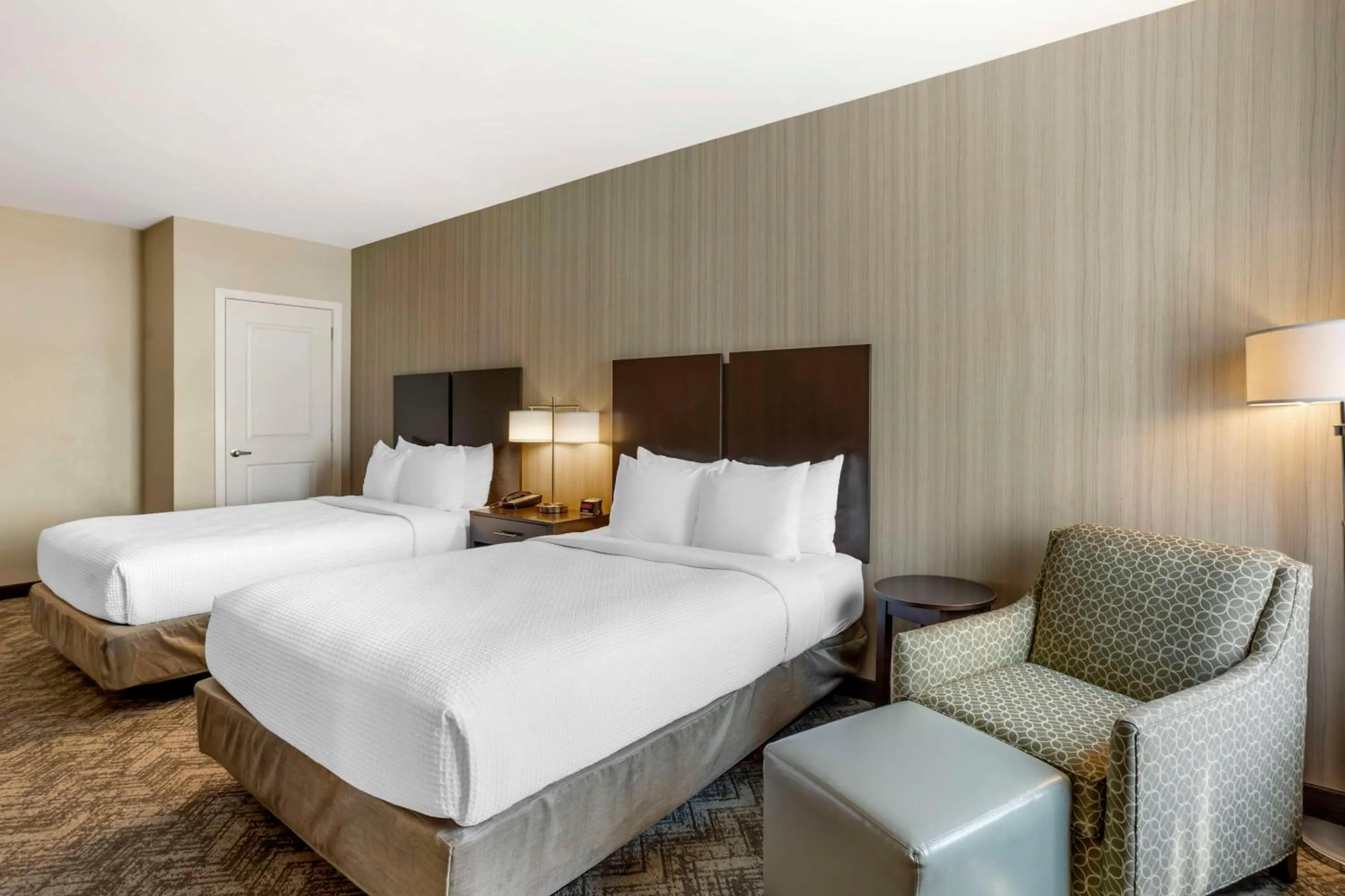 Bedroom, Bed in Best Western Plus Philadelphia-Pennsauken Hotel