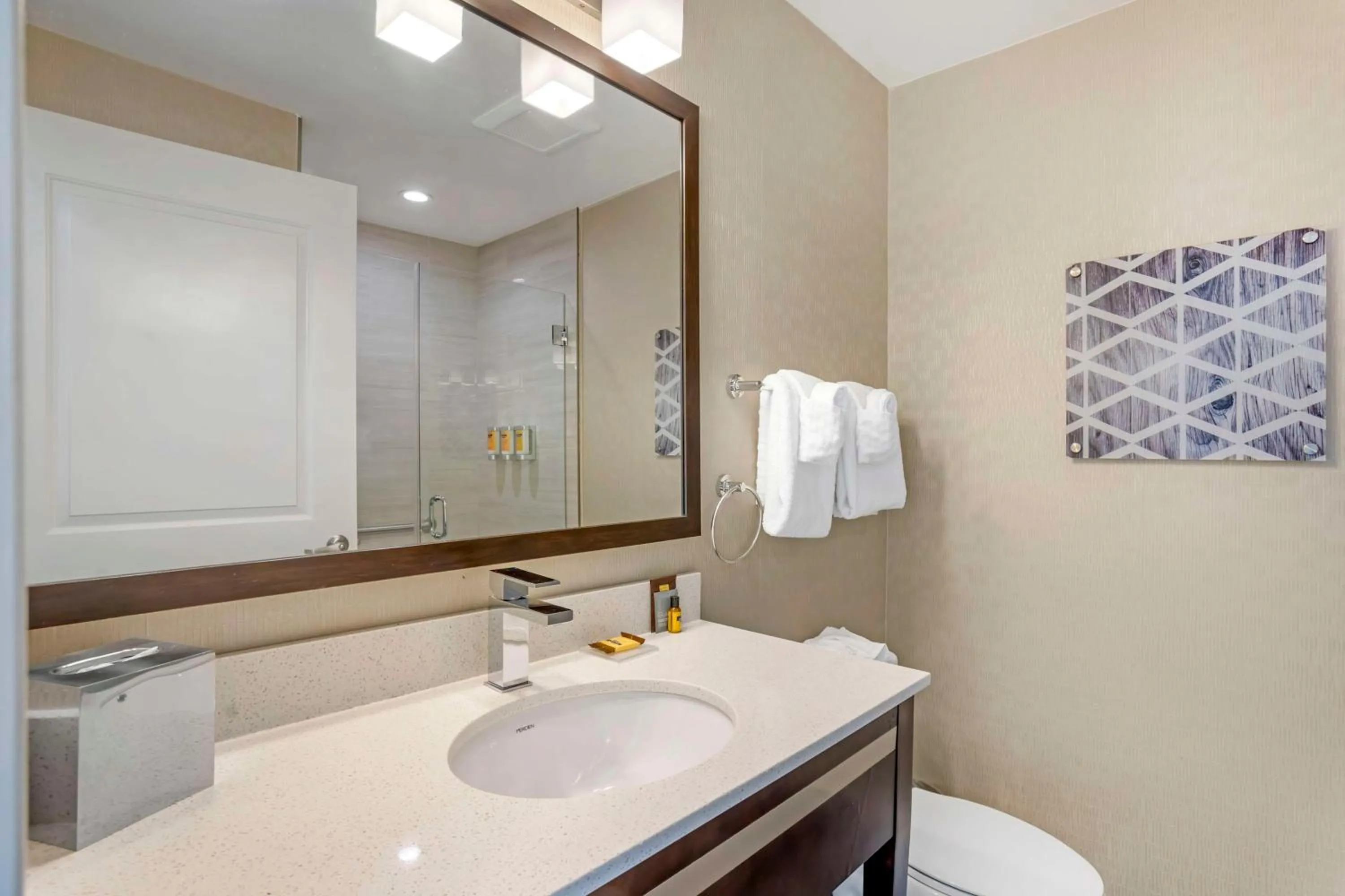 Bathroom in Best Western Plus Philadelphia-Pennsauken Hotel