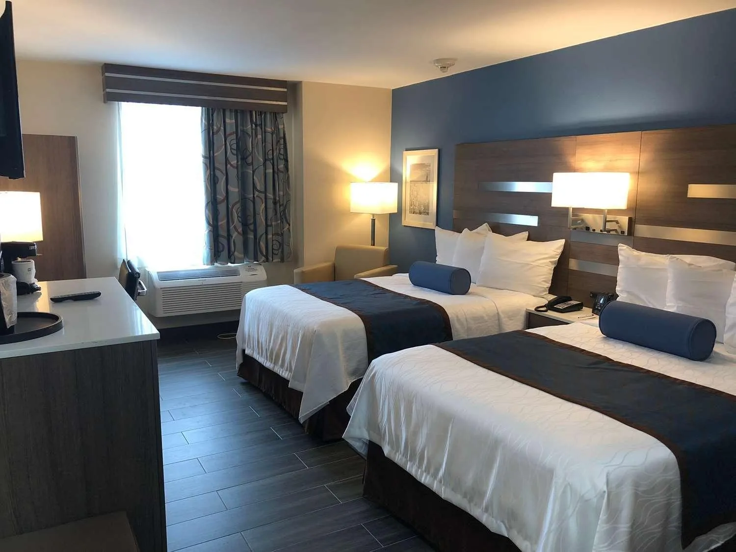 Bedroom in Best Western Plus Stadium Inn