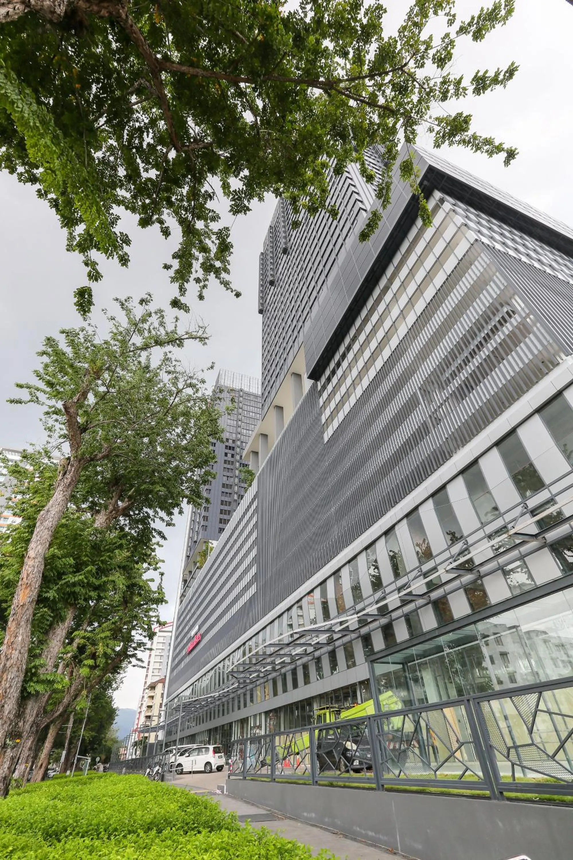 Tropicana 218 Macalister