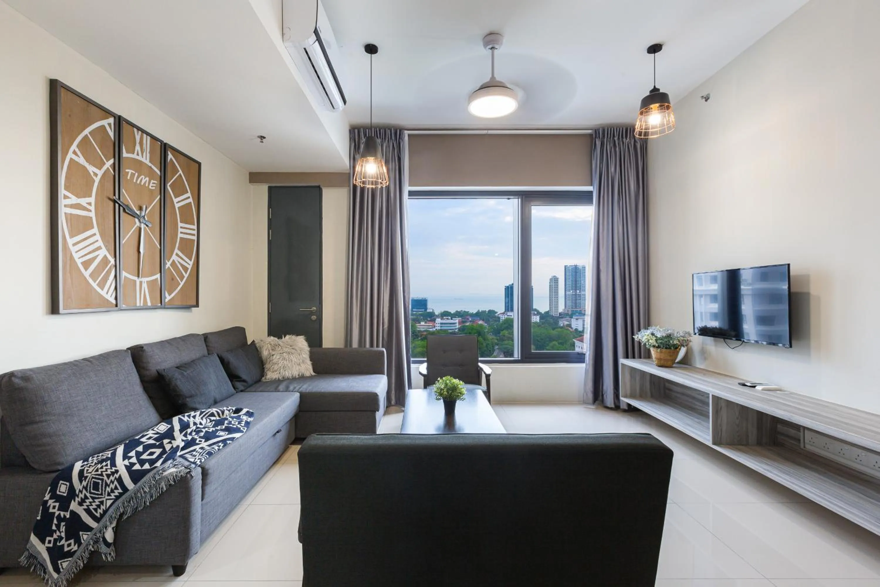 Tropicana 218 Macalister