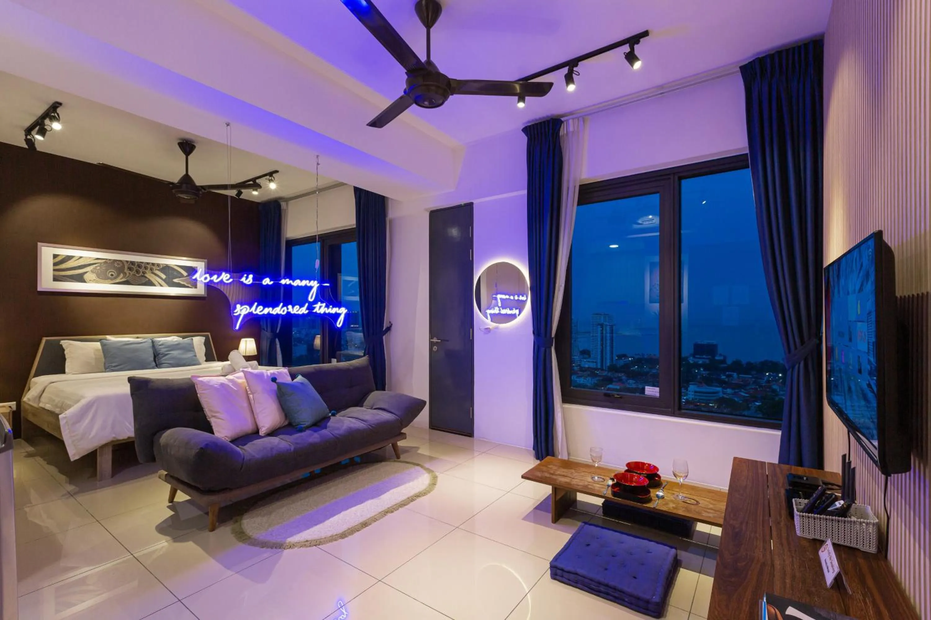 Bed in Tropicana 218 Macalister