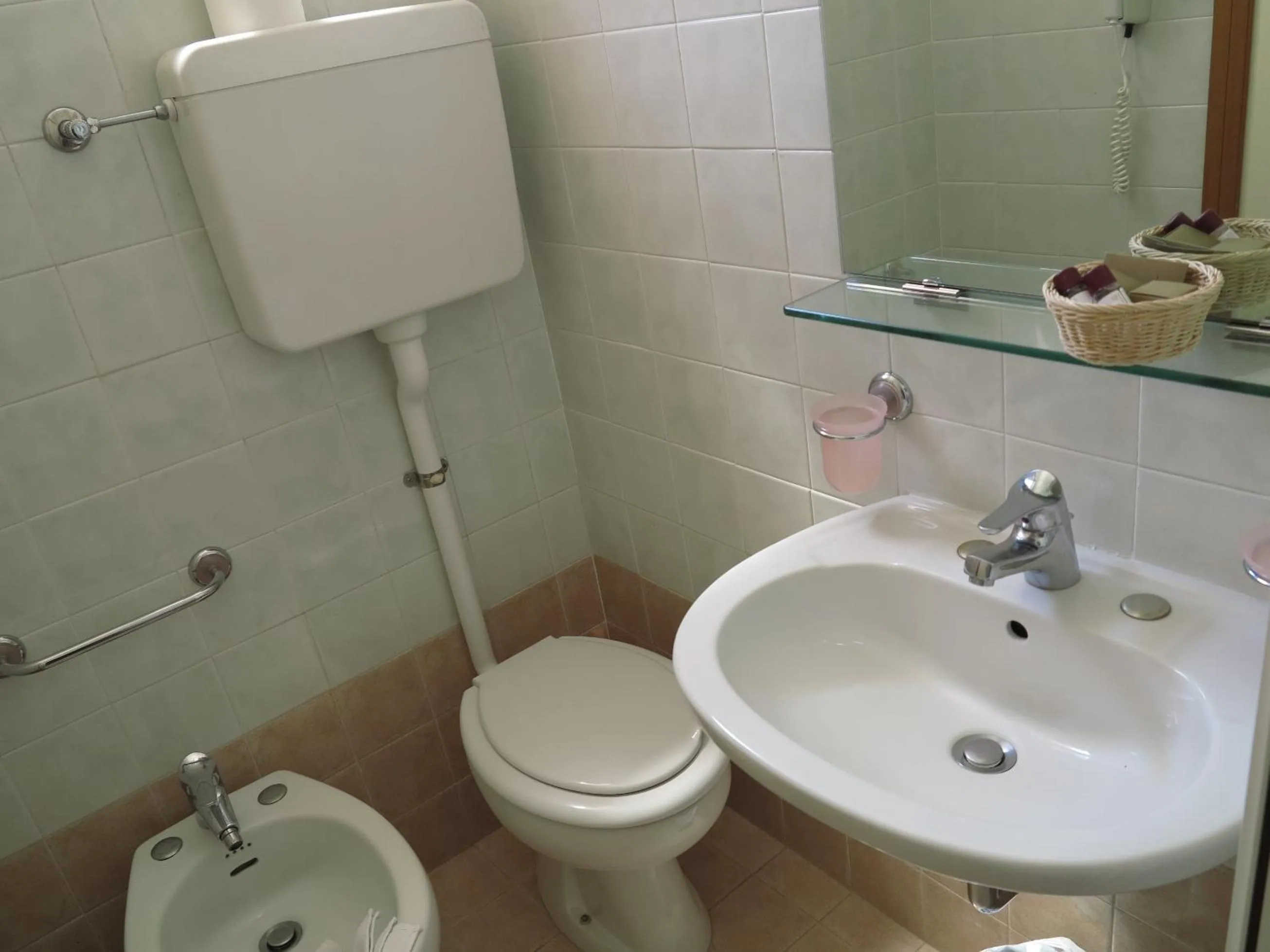 Shower in Hotel Letizia