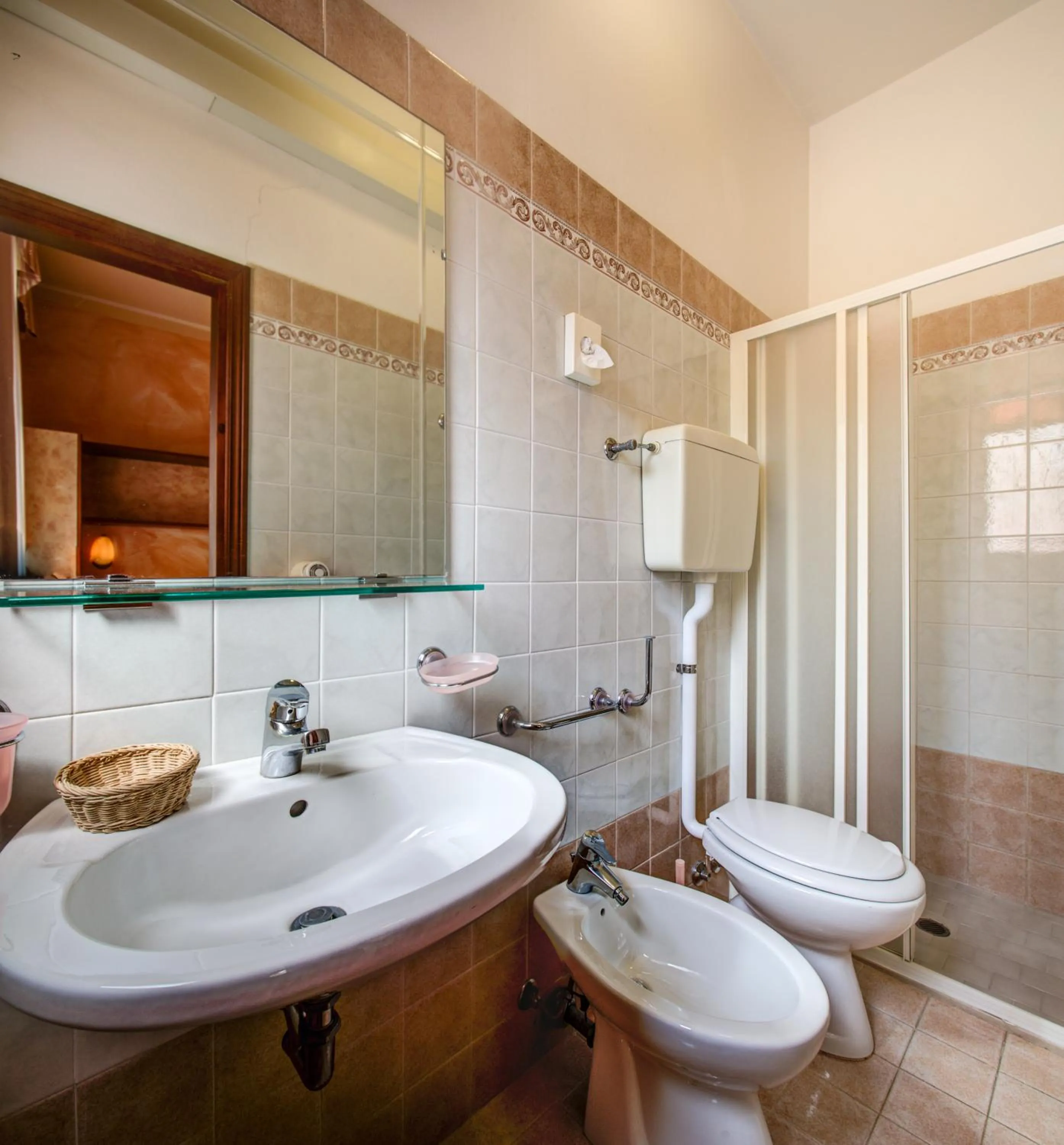 Shower in Hotel Letizia