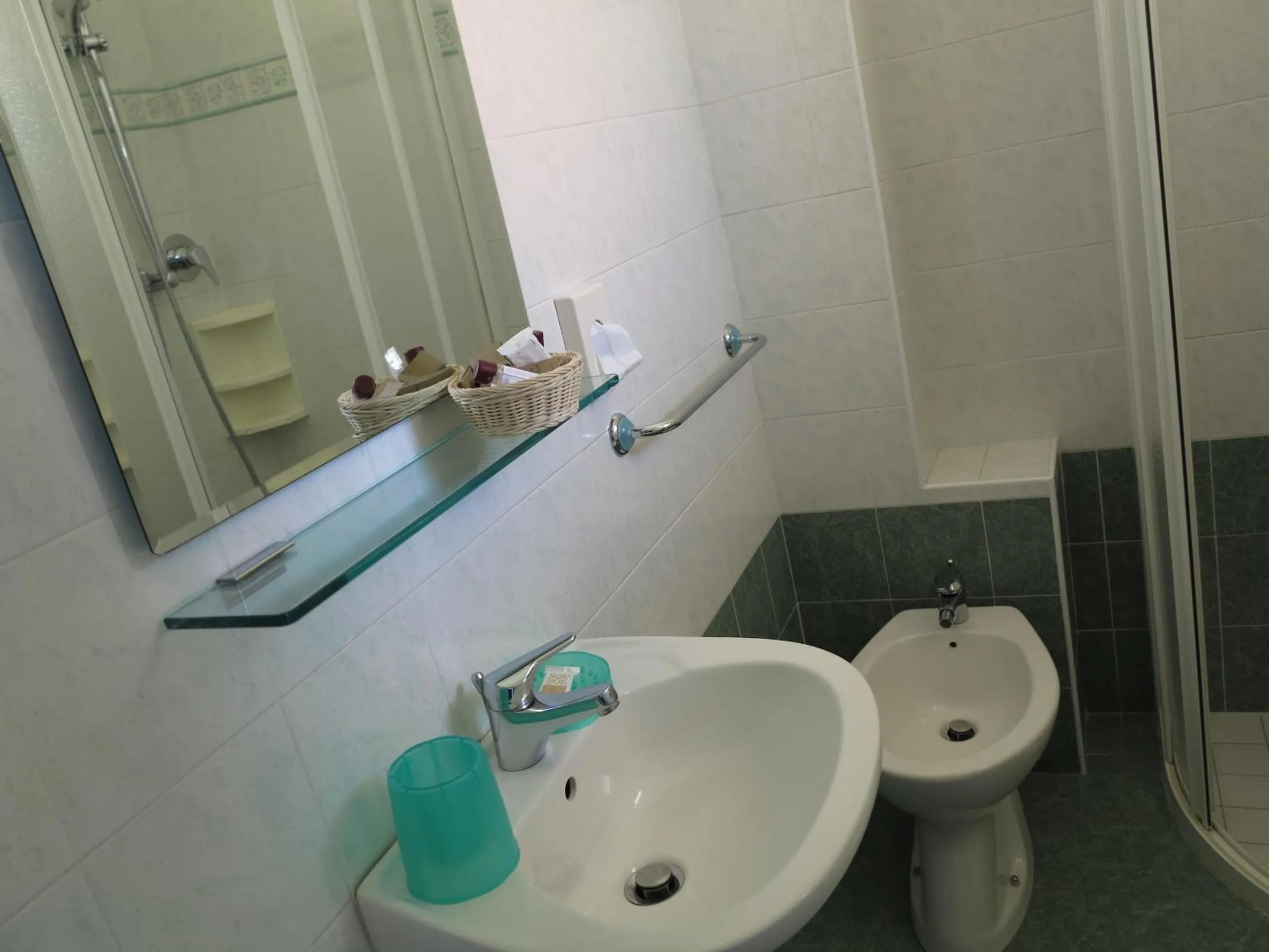 Shower in Hotel Letizia