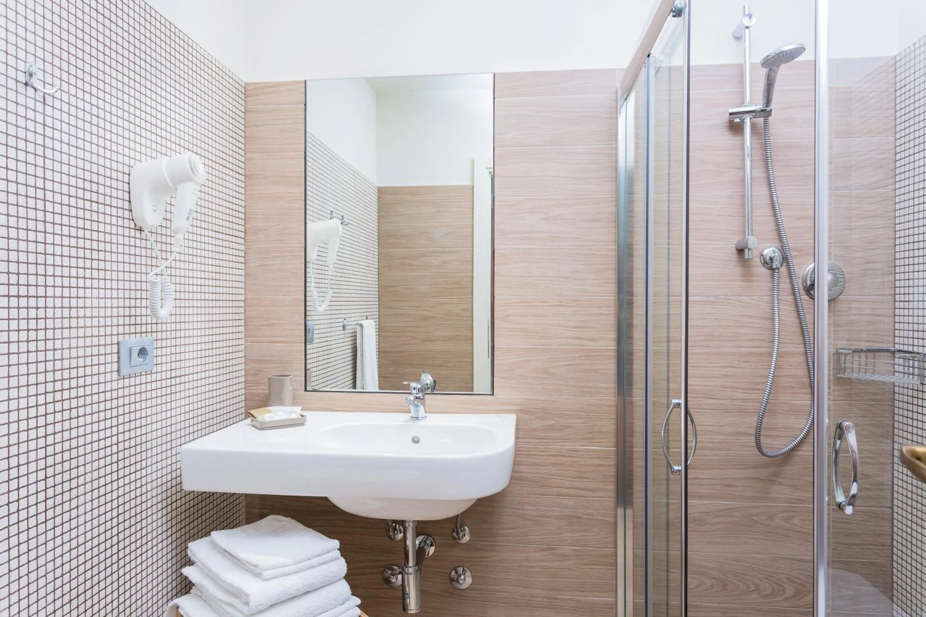 Bathroom in Hotel Letizia