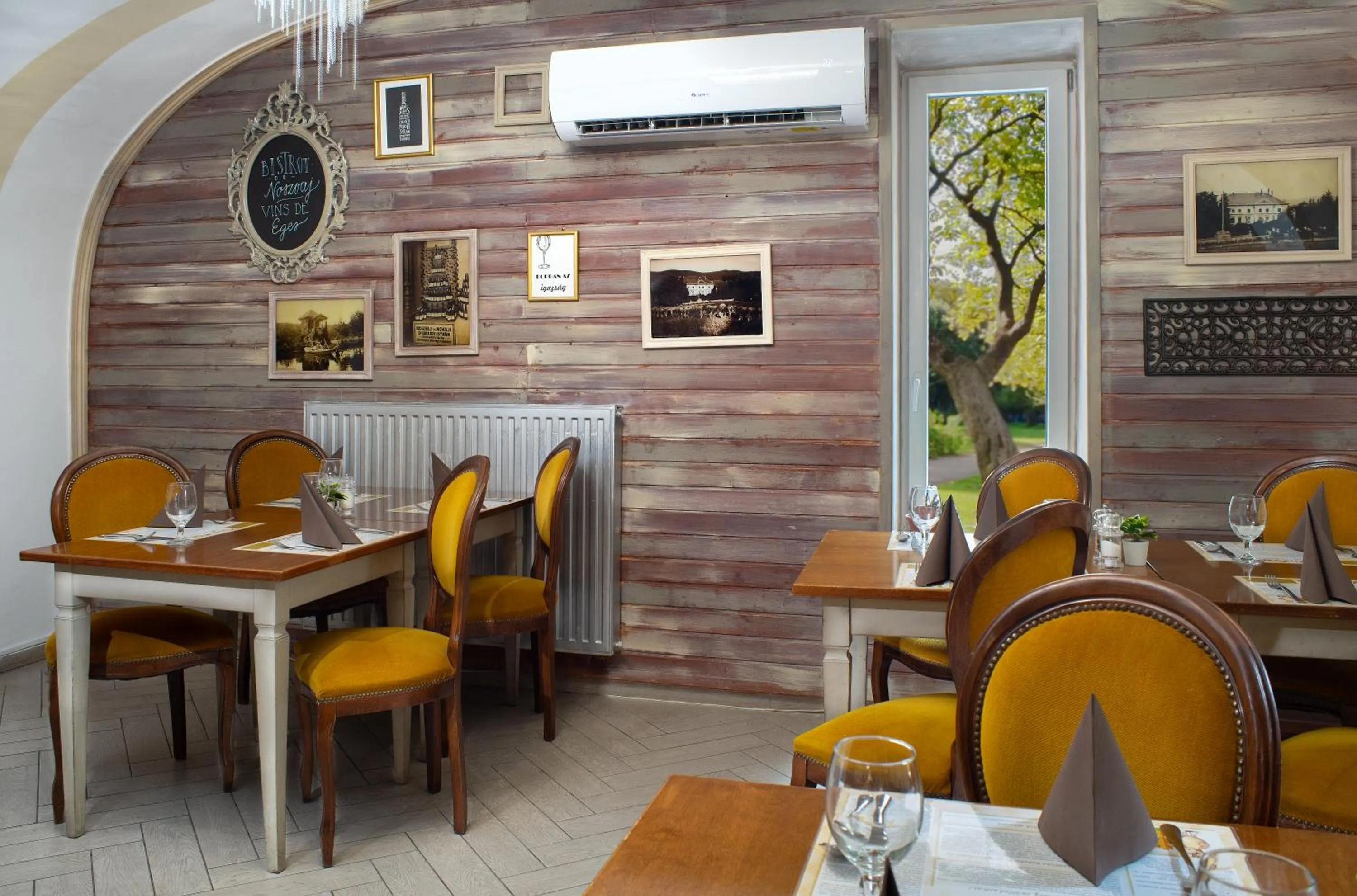 Restaurant/places to eat in Oxigén Family Hotel Noszvaj