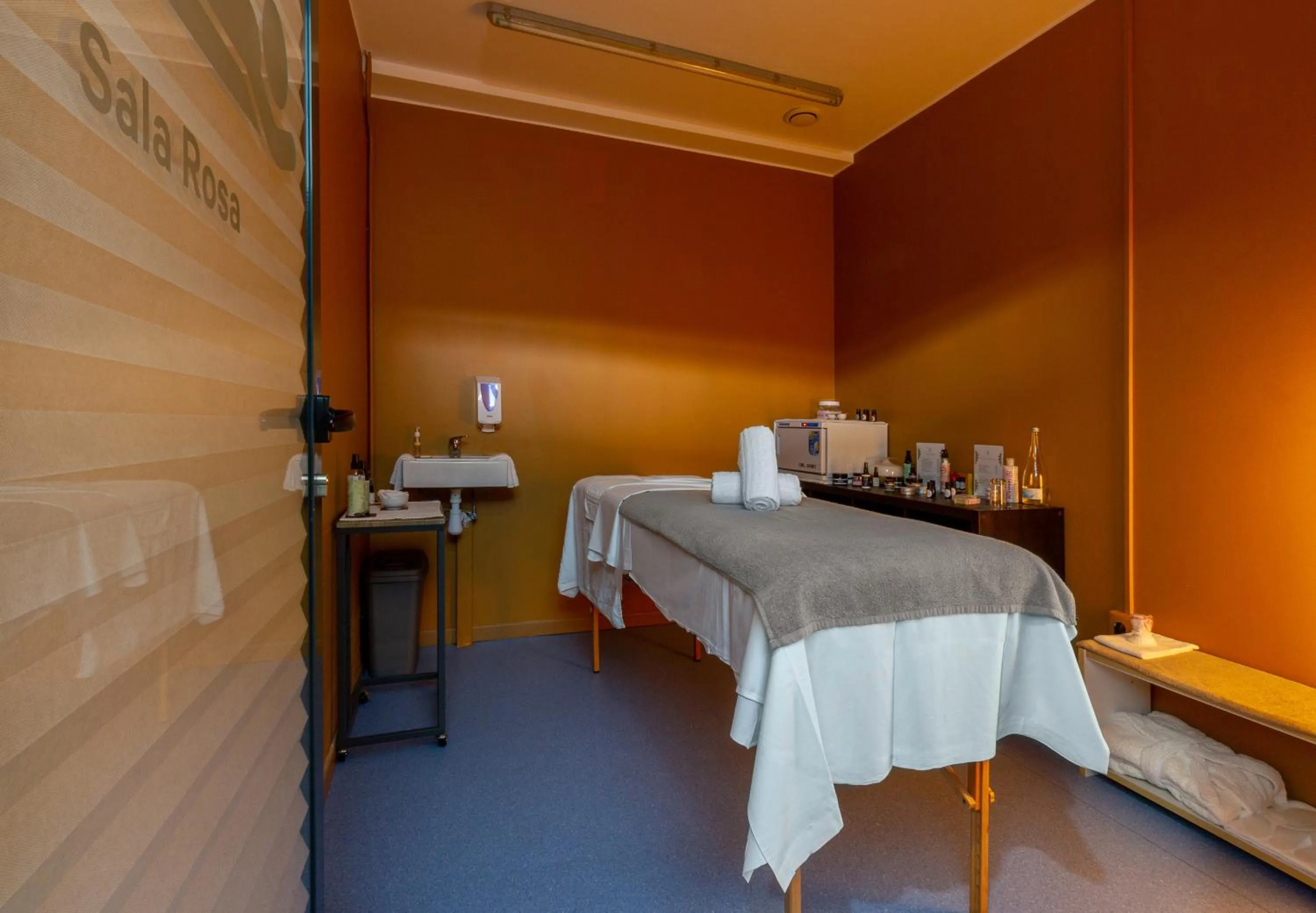 Massage, Bed in In Gold Hotel & Spa
