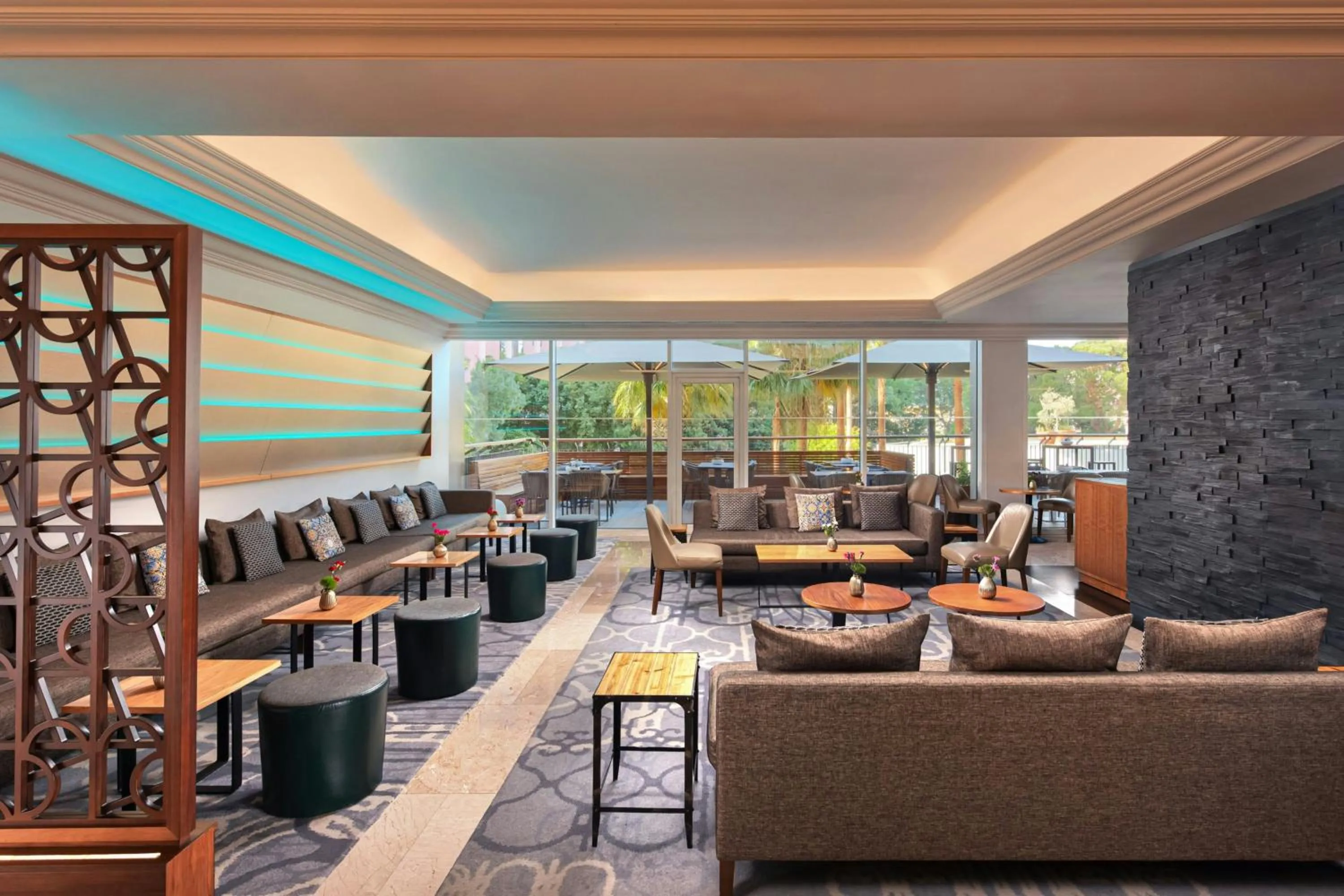 Lounge or bar in Lisbon Marriott Hotel
