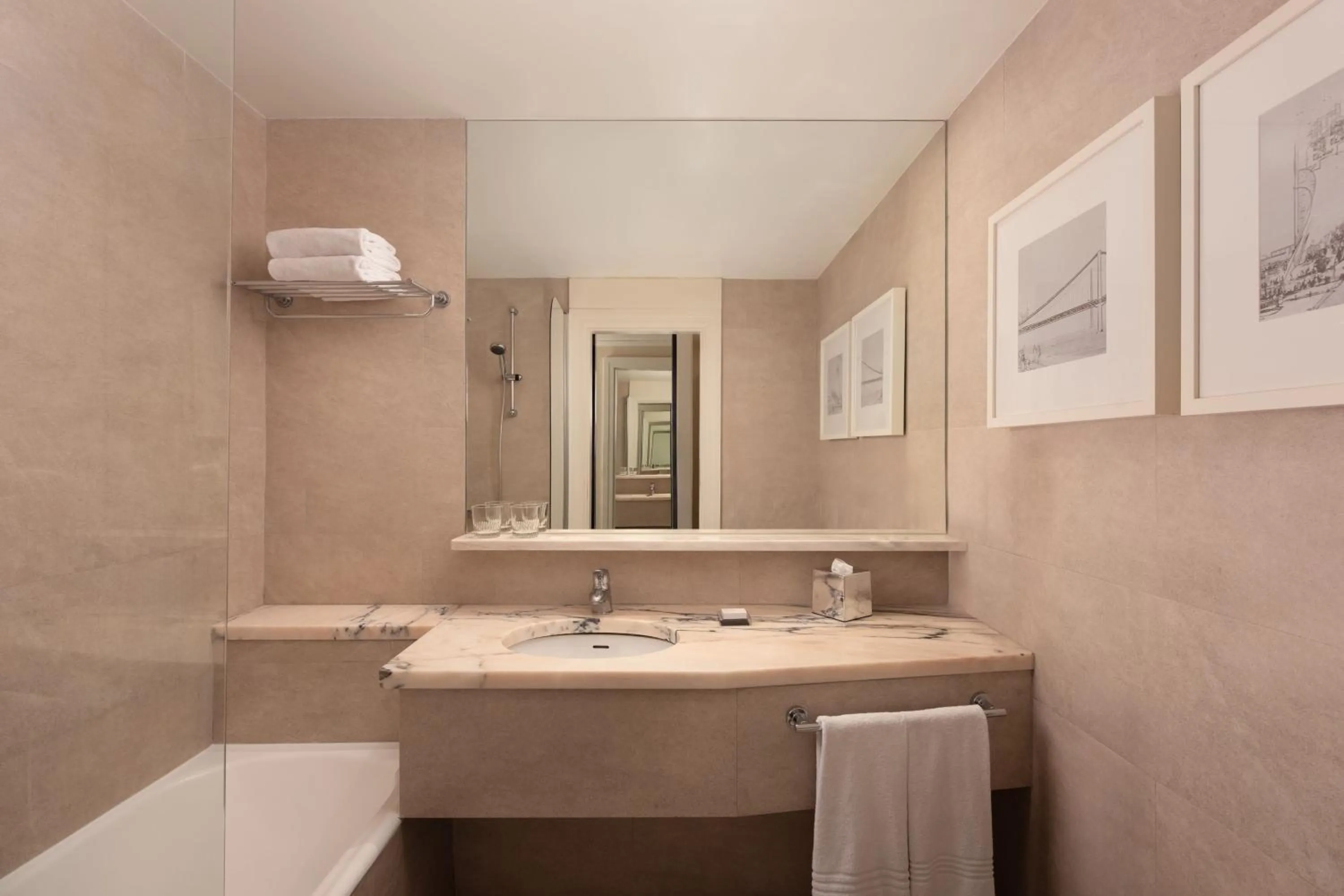 Bathroom in Lisbon Marriott Hotel