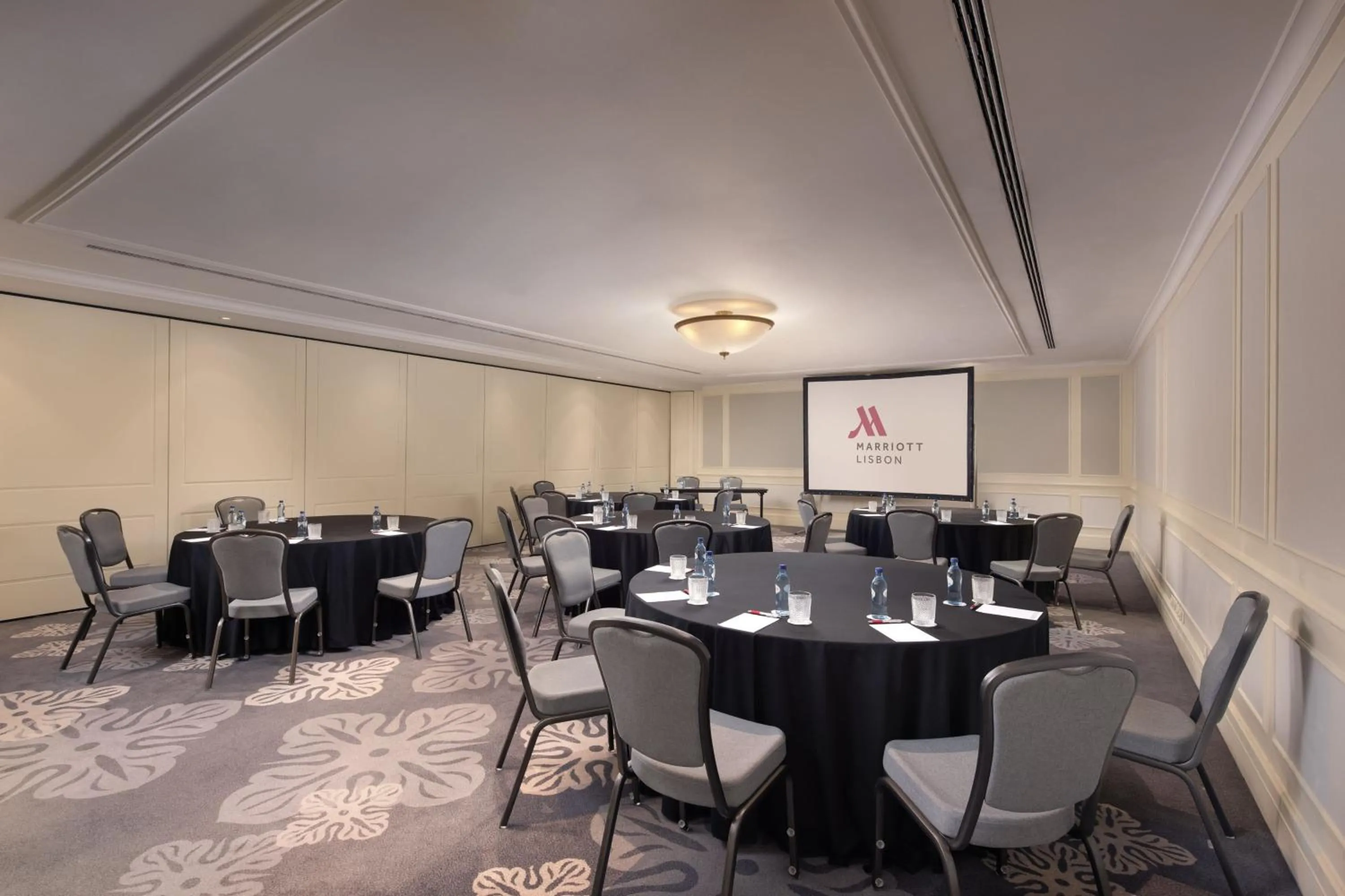Meeting/conference room in Lisbon Marriott Hotel