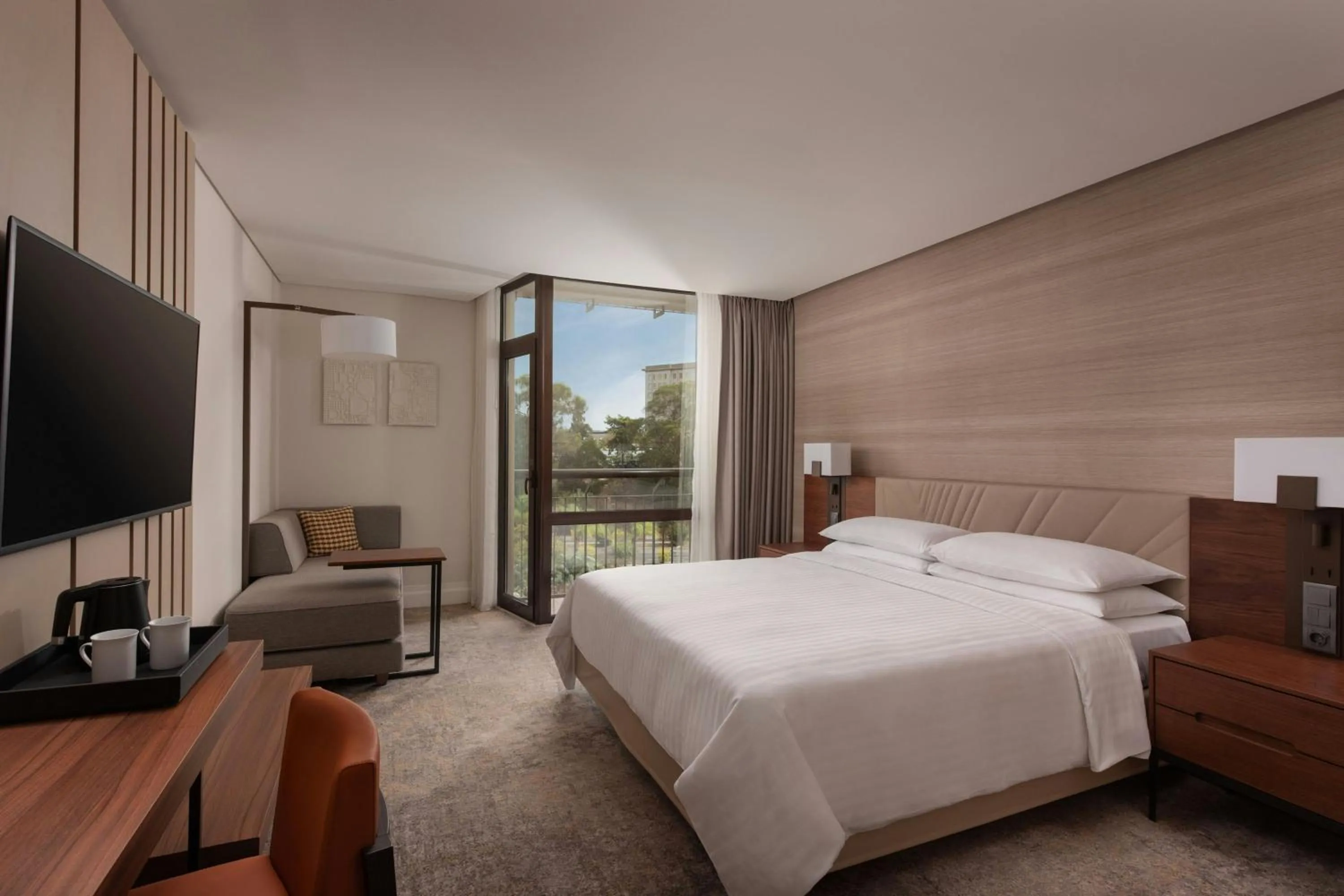 Photo of the whole room, Bed in Lisbon Marriott Hotel