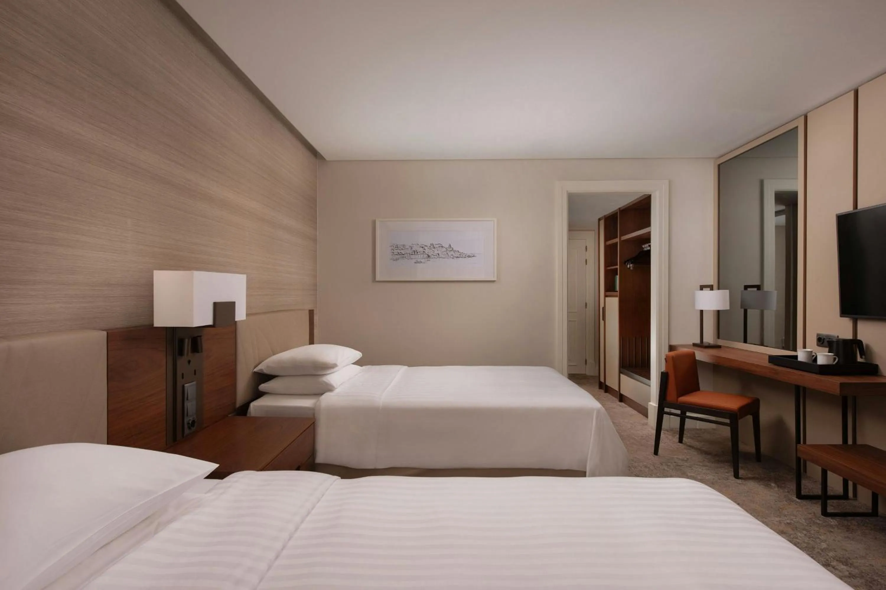 Photo of the whole room, Bed in Lisbon Marriott Hotel