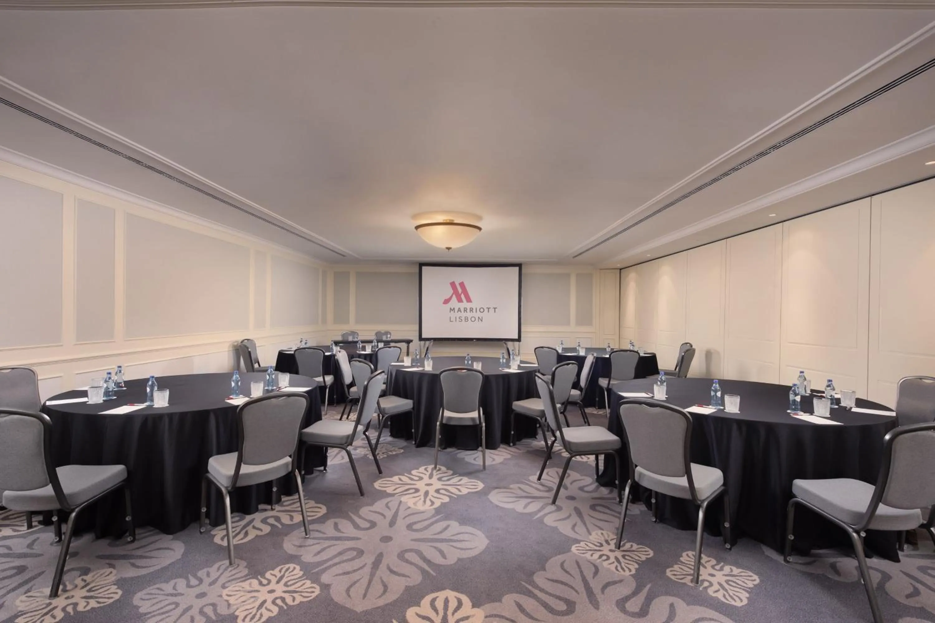 Meeting/conference room in Lisbon Marriott Hotel